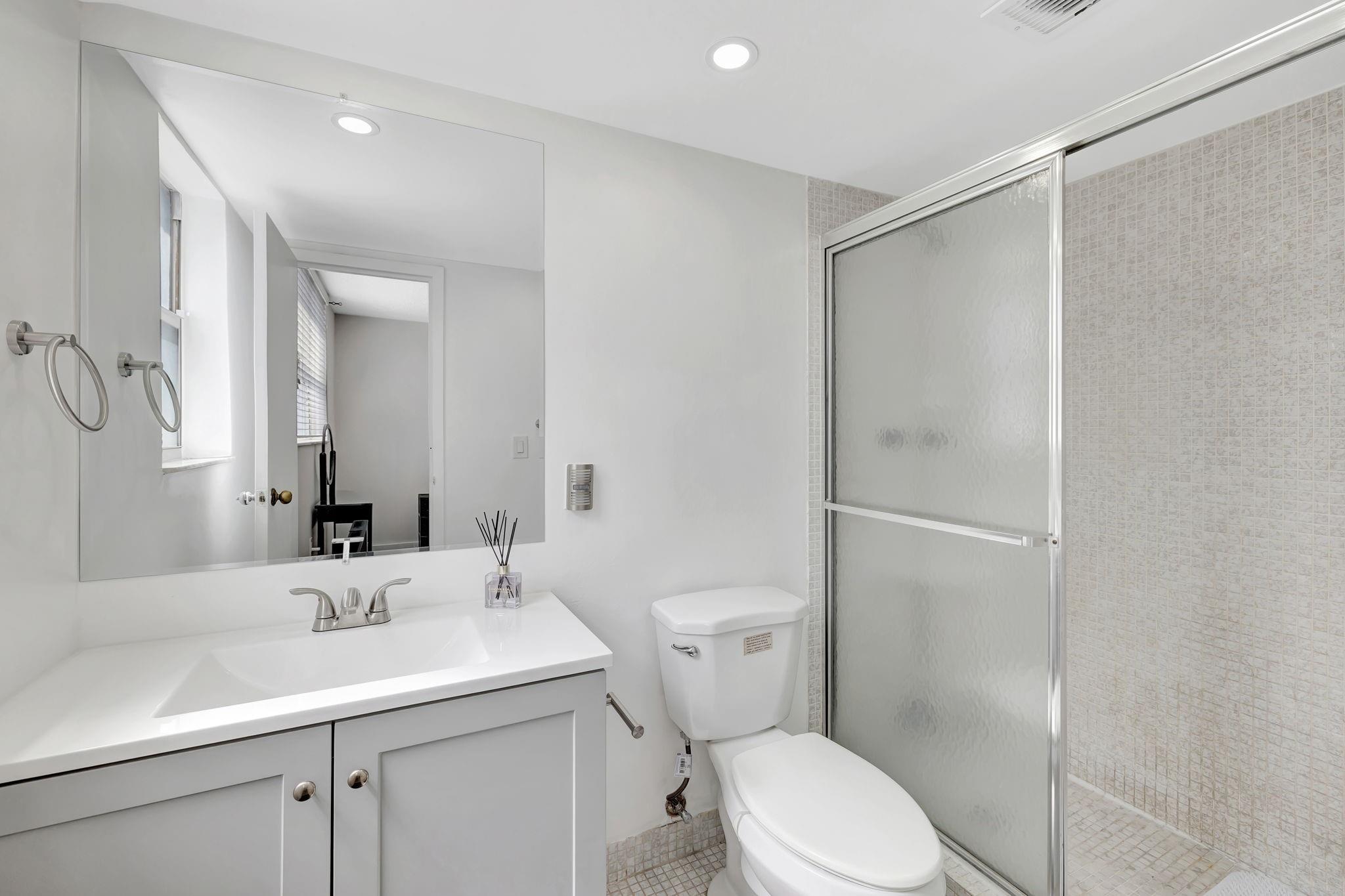 SOMERSET AT LAUDERDALE LA - Residential