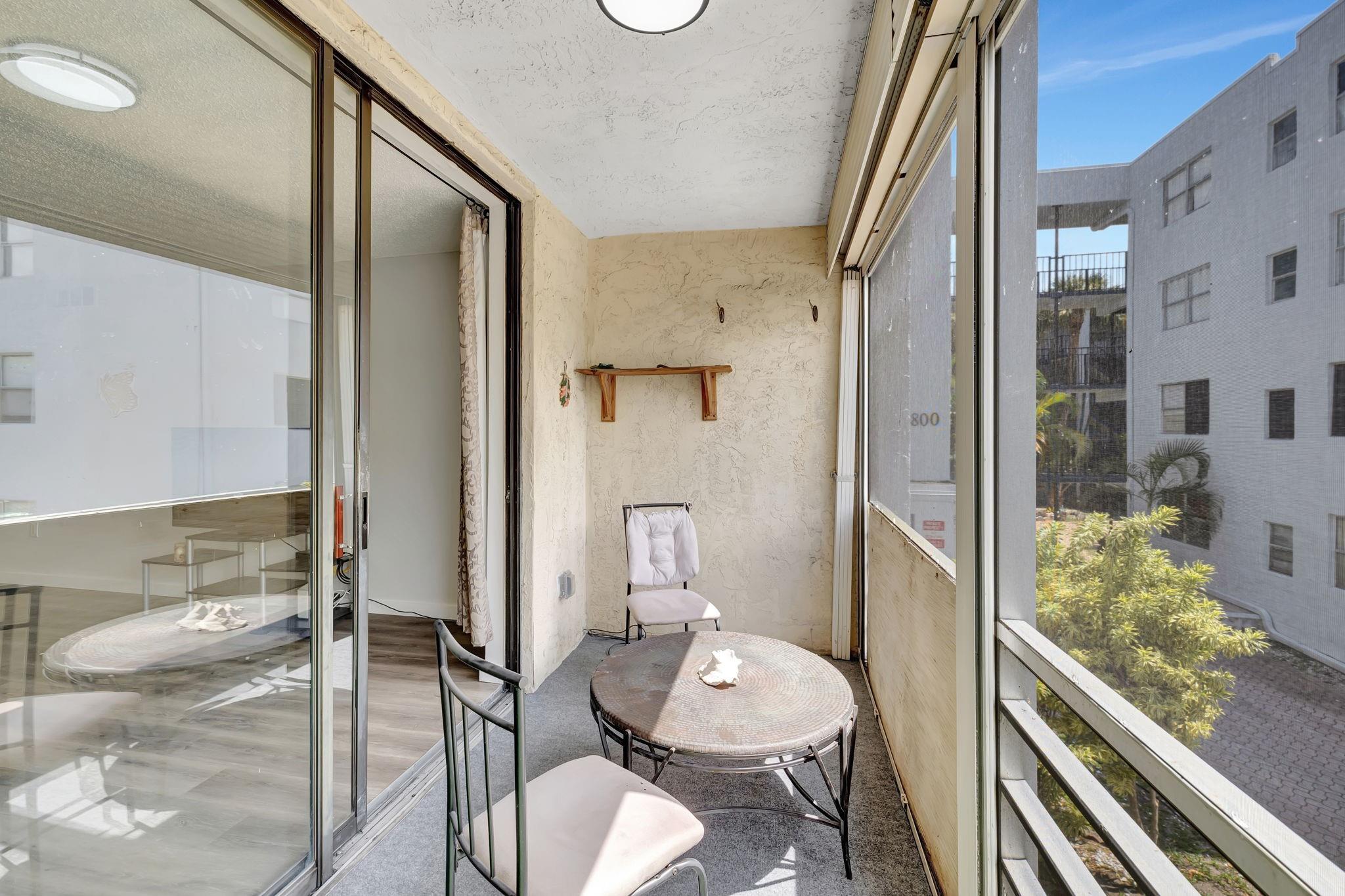 SOMERSET AT LAUDERDALE LA - Residential