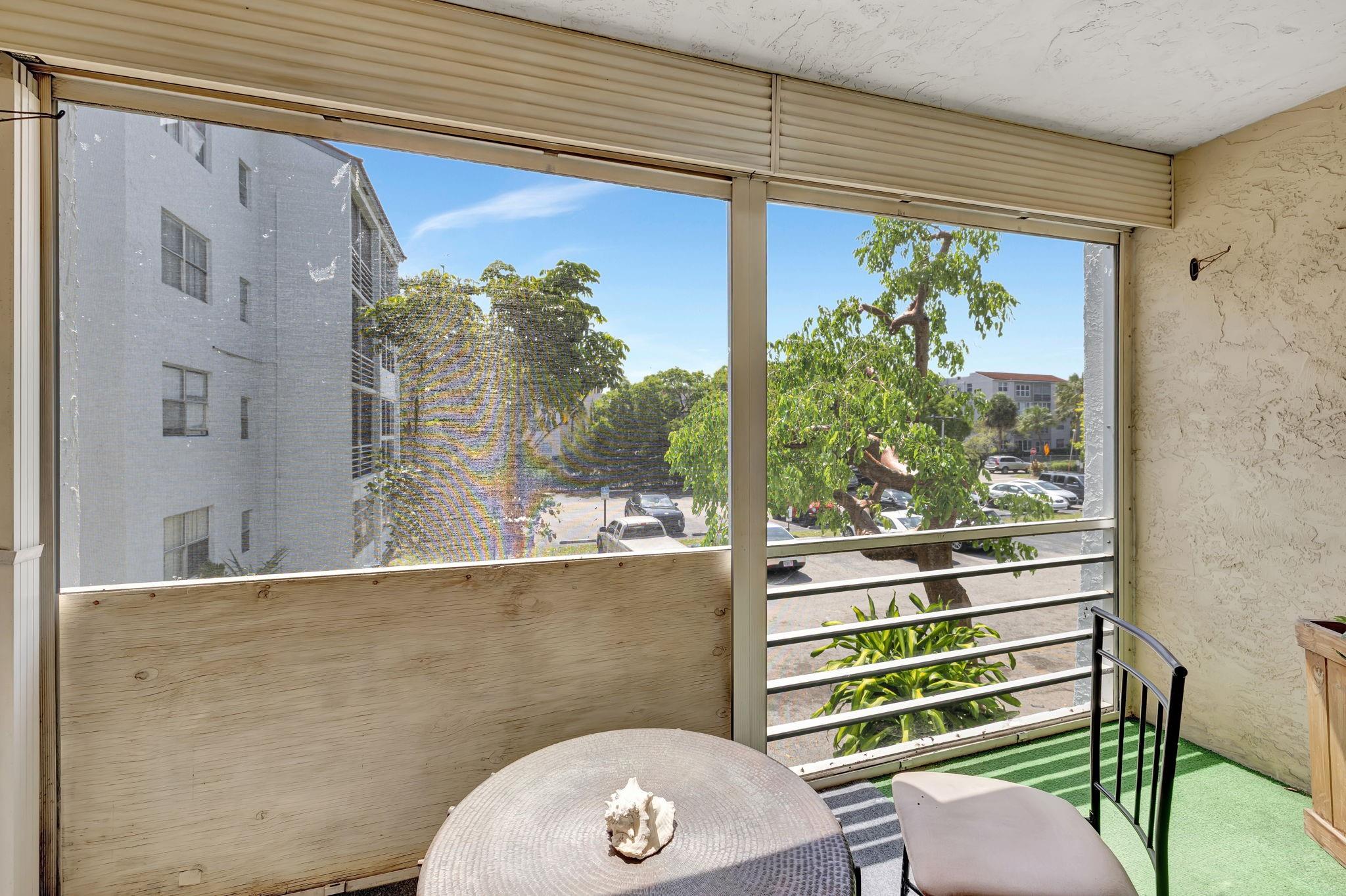 SOMERSET AT LAUDERDALE LA - Residential