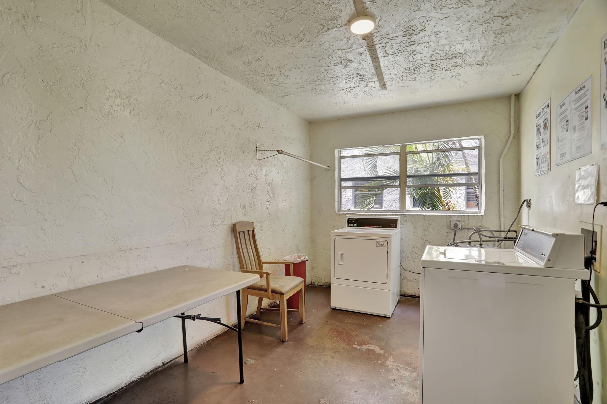 SOMERSET AT LAUDERDALE LA - Residential