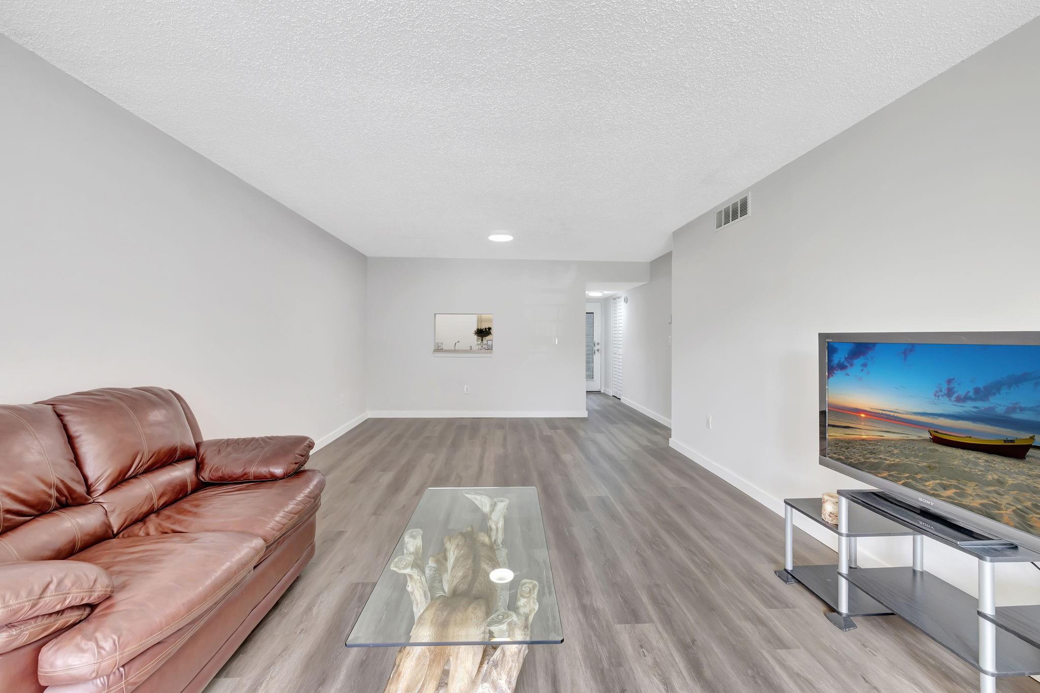 SOMERSET AT LAUDERDALE LA - Residential