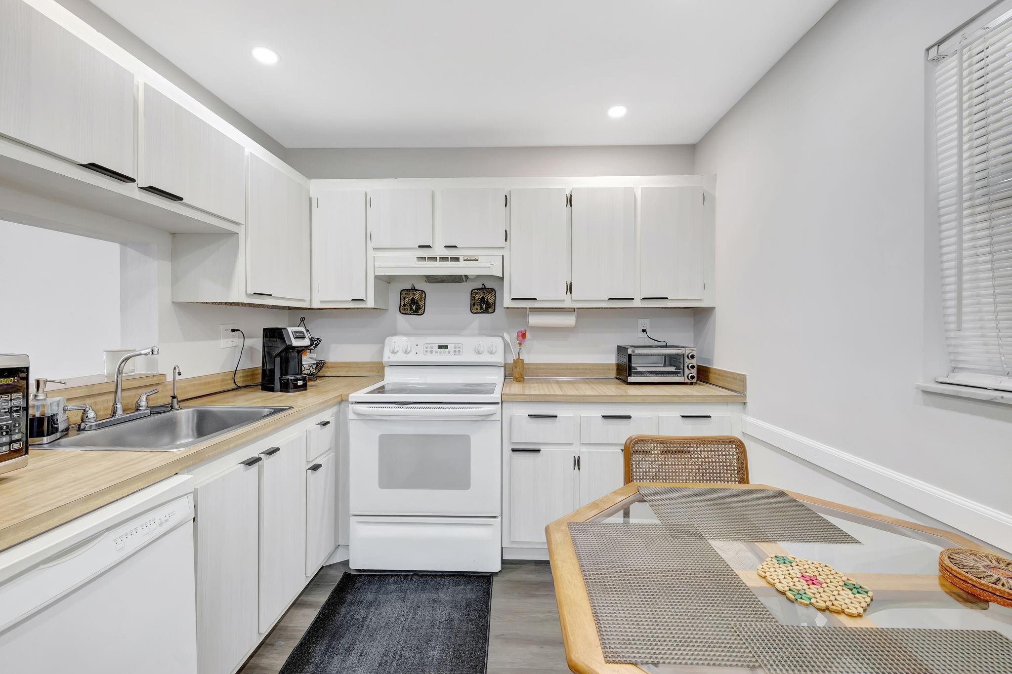 SOMERSET AT LAUDERDALE LA - Residential