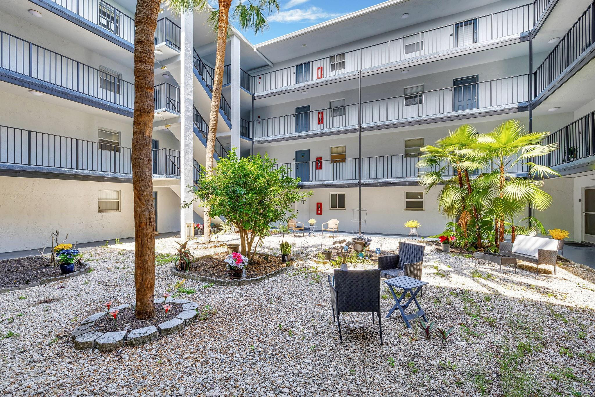 2800 Somerset Drive 218j