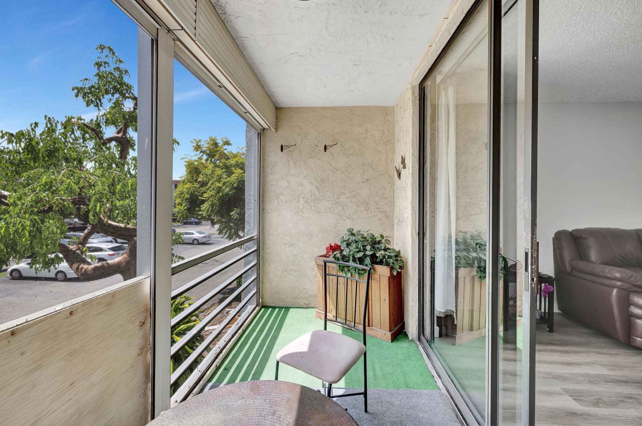 SOMERSET AT LAUDERDALE LA - Residential