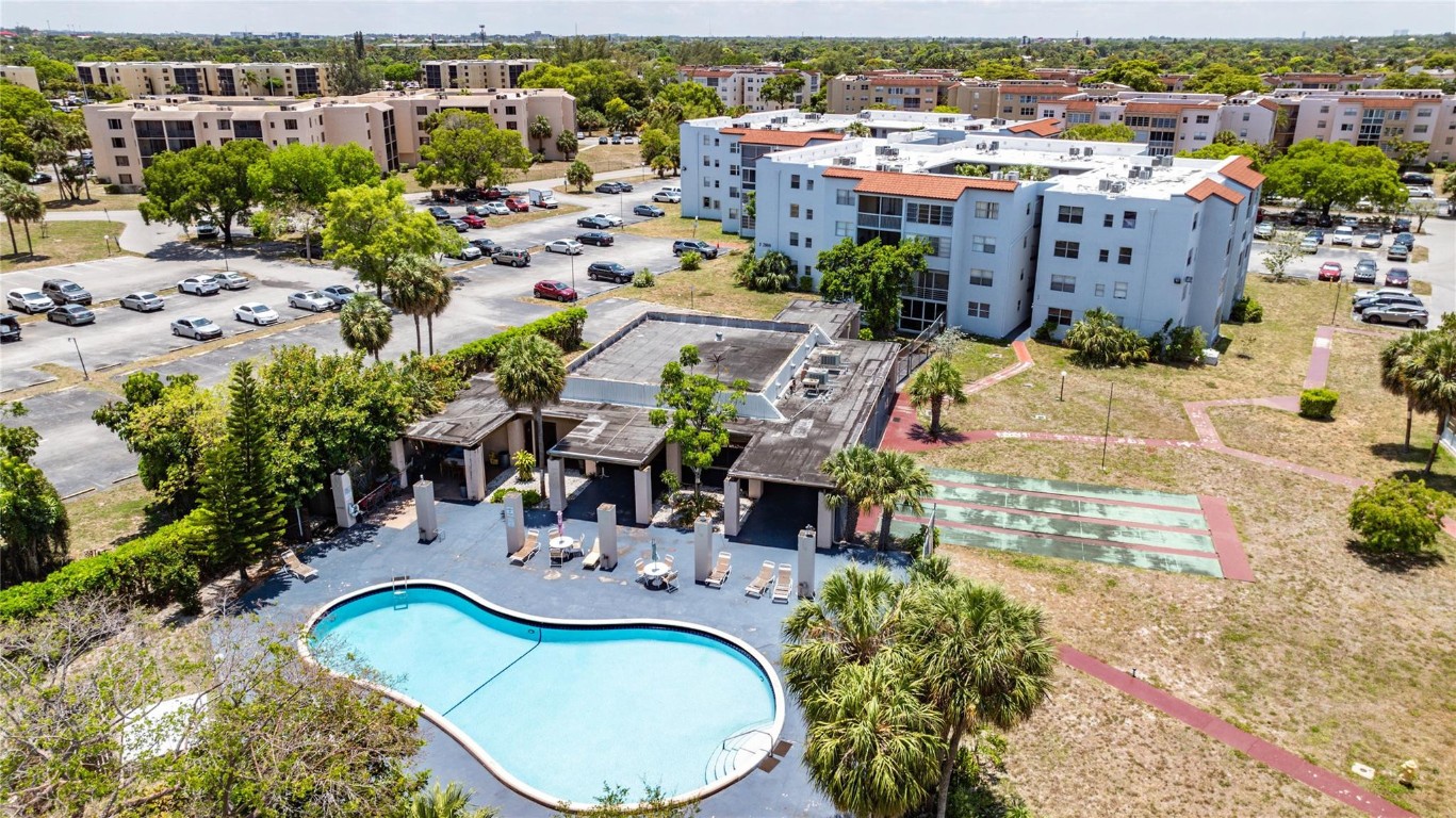 2800 Somerset Drive 218j