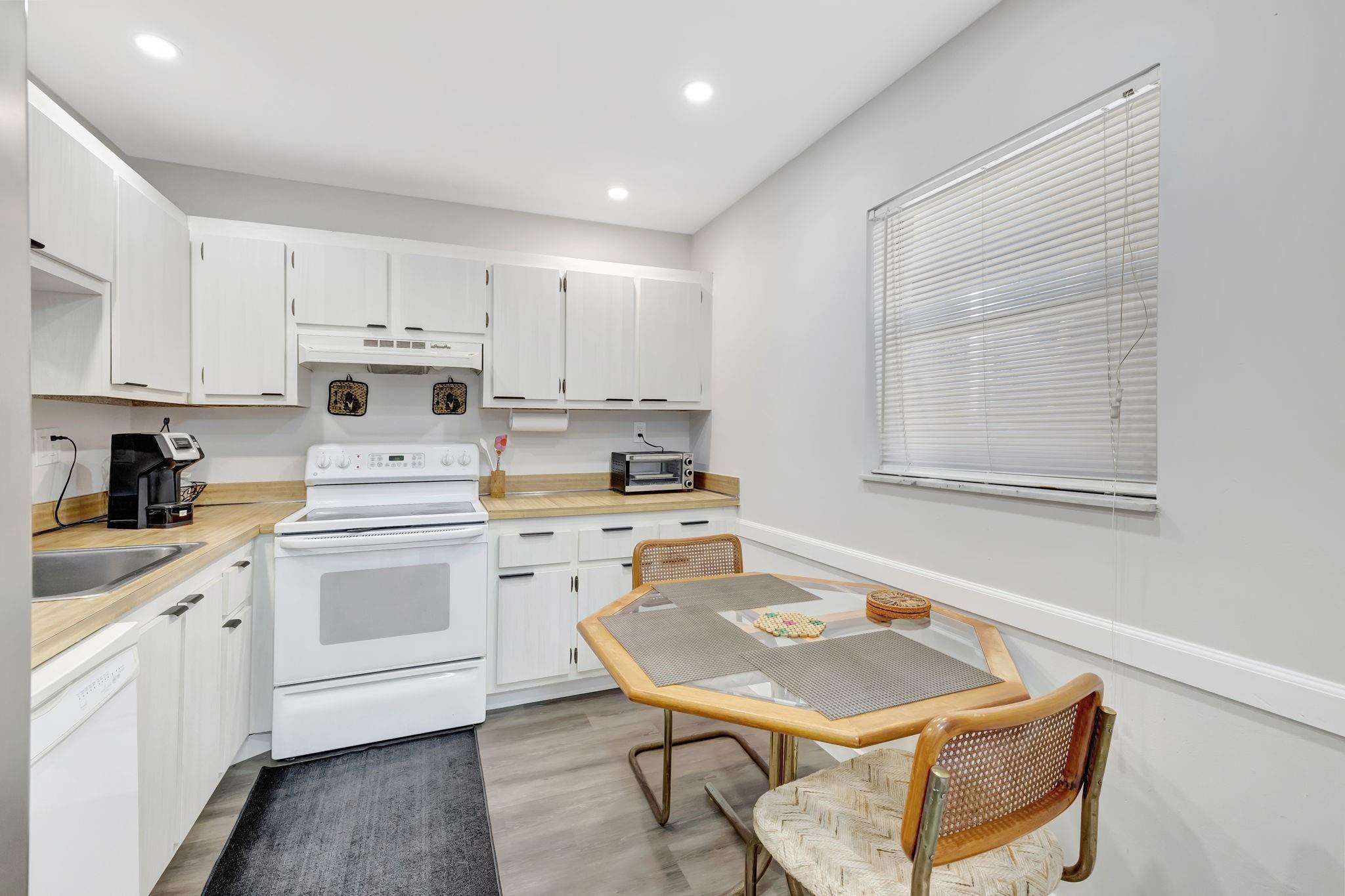 SOMERSET AT LAUDERDALE LA - Residential