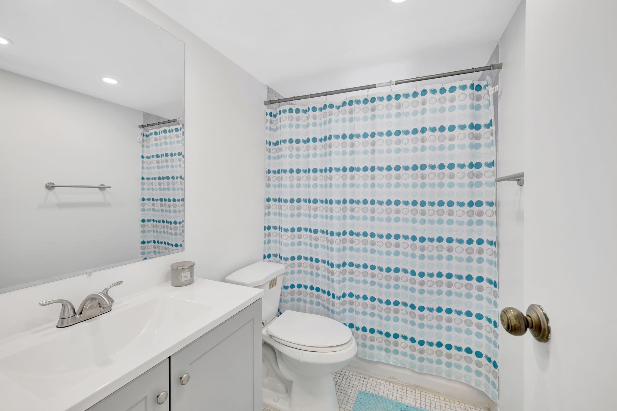 SOMERSET AT LAUDERDALE LA - Residential