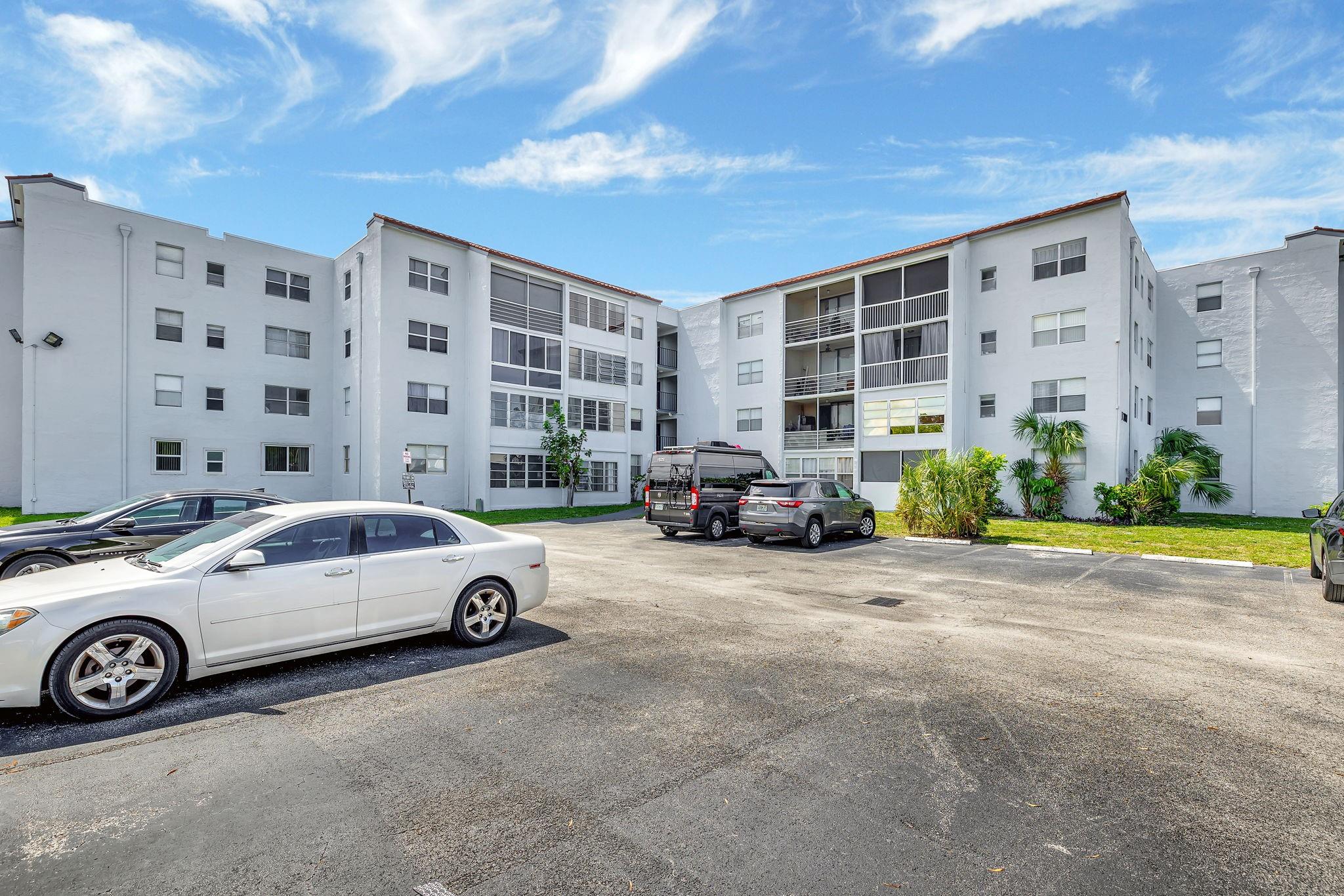 SOMERSET AT LAUDERDALE LA - Residential