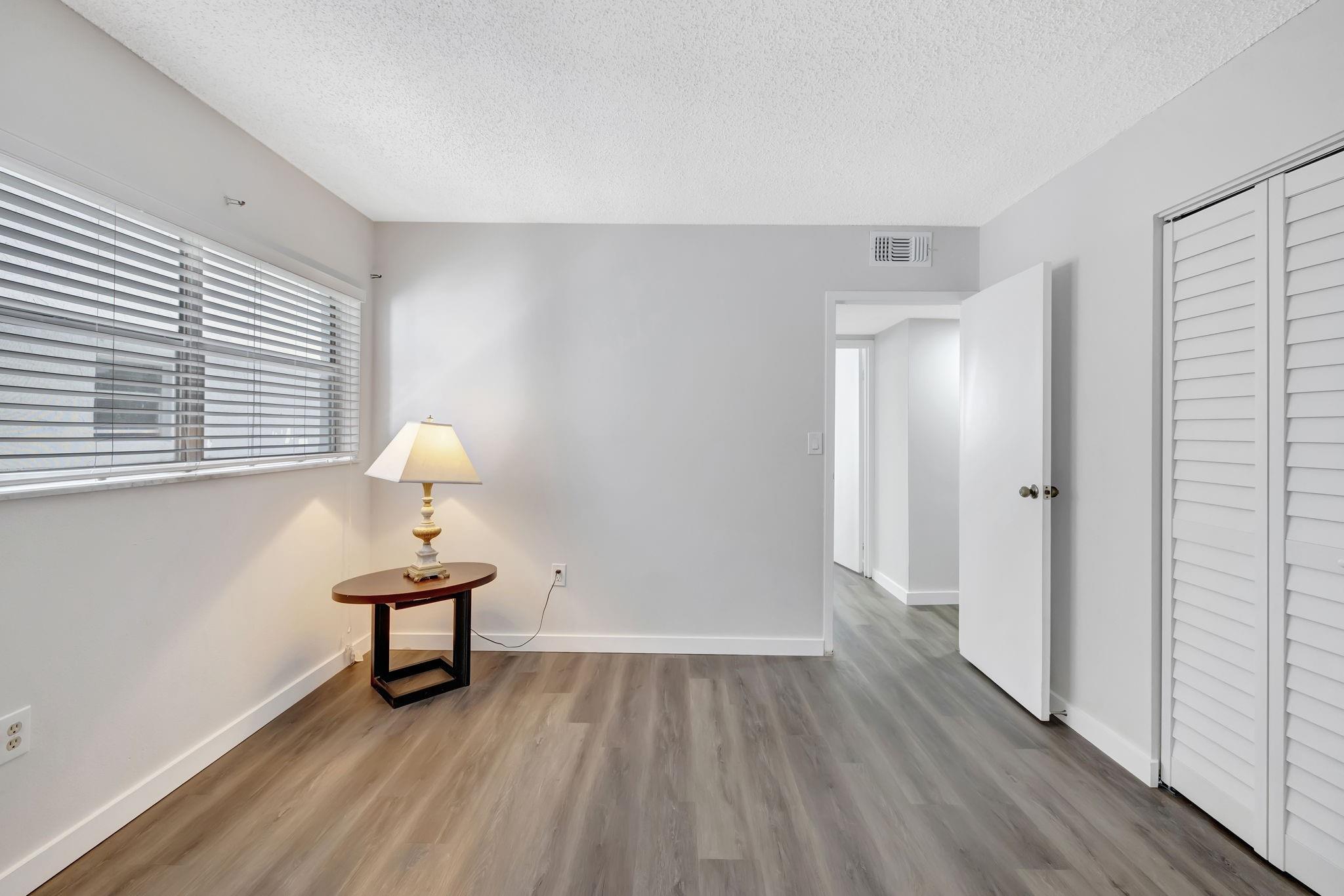 SOMERSET AT LAUDERDALE LA - Residential