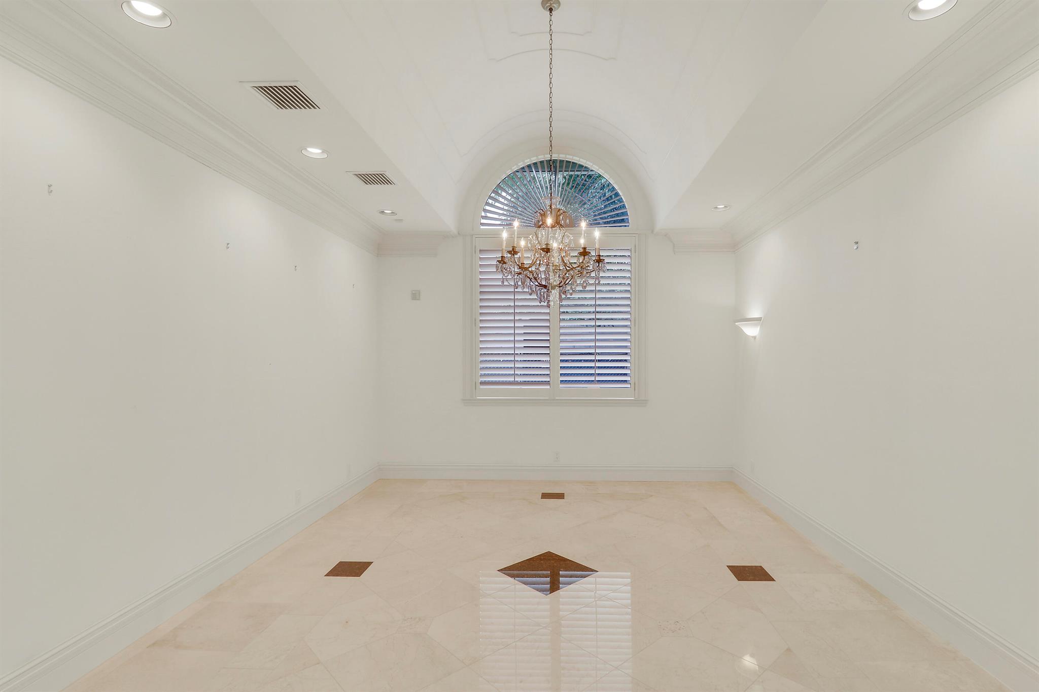 ADMIRALS COVE PAR E - Residential