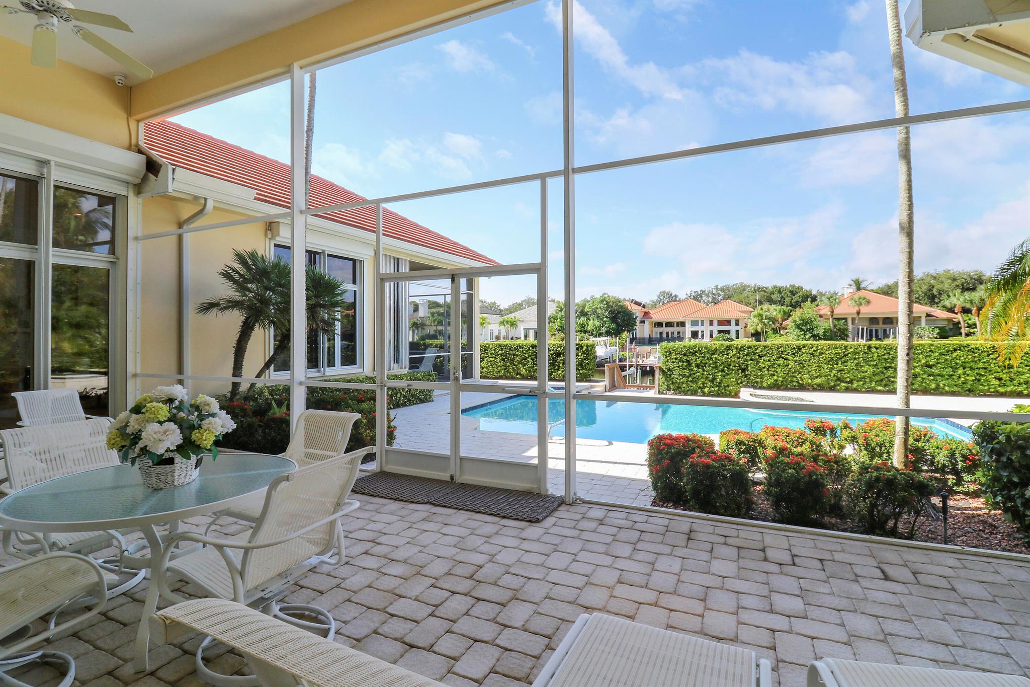 ADMIRALS COVE PAR E - Residential