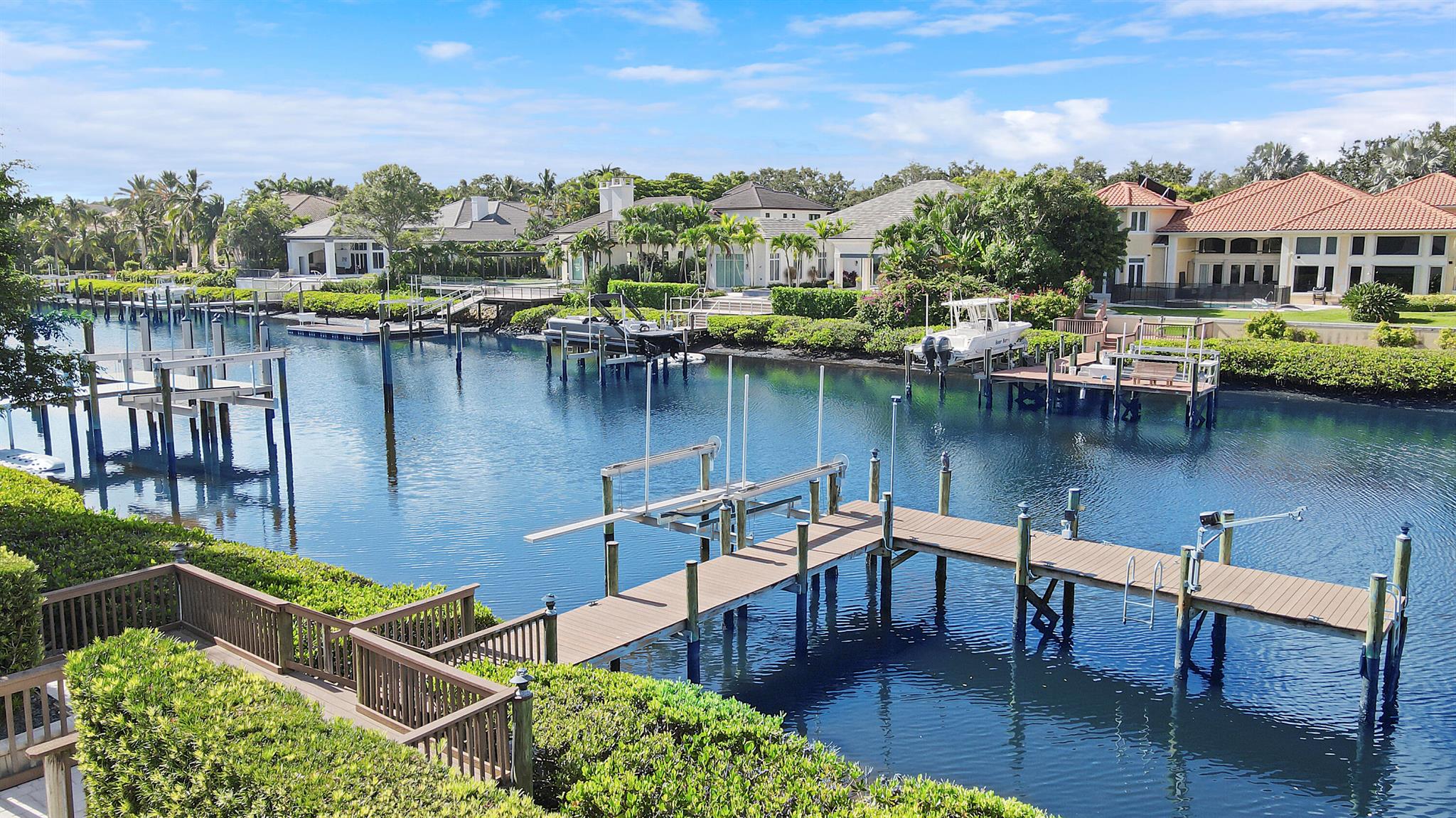 ADMIRALS COVE PAR E - Residential