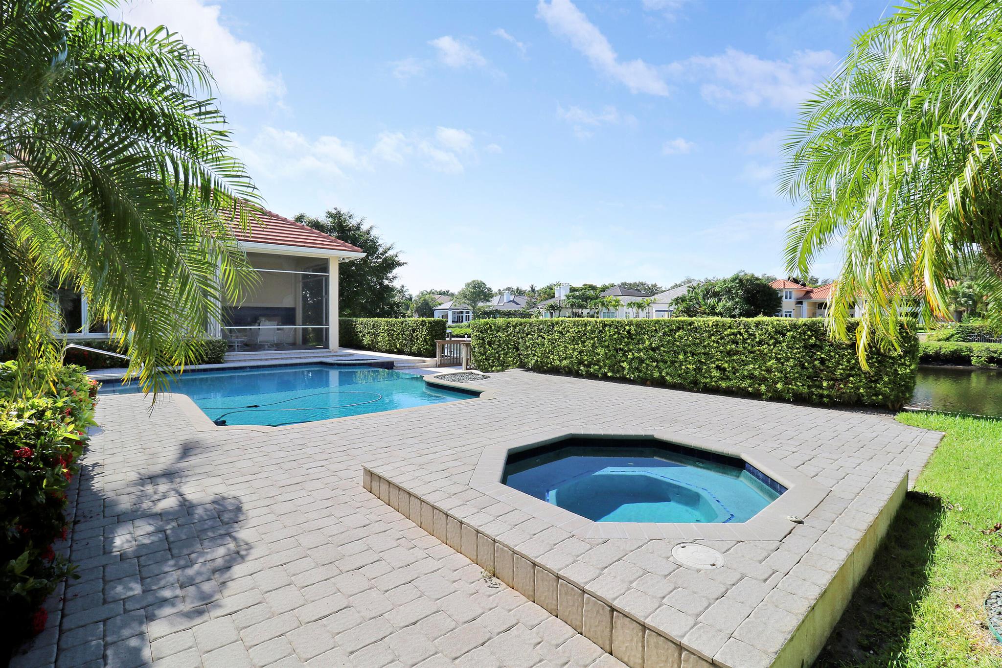 ADMIRALS COVE PAR E - Residential