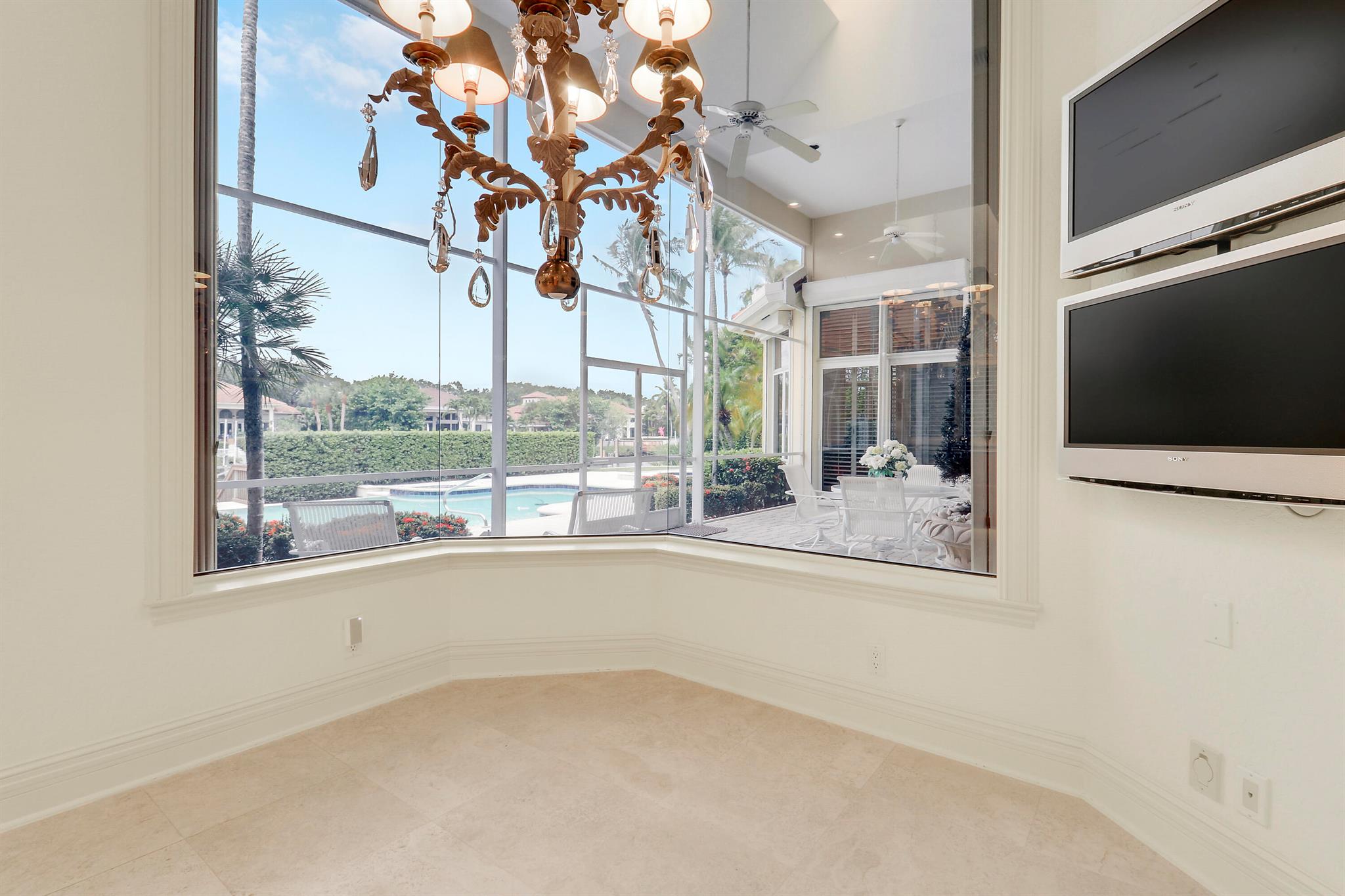 ADMIRALS COVE PAR E - Residential