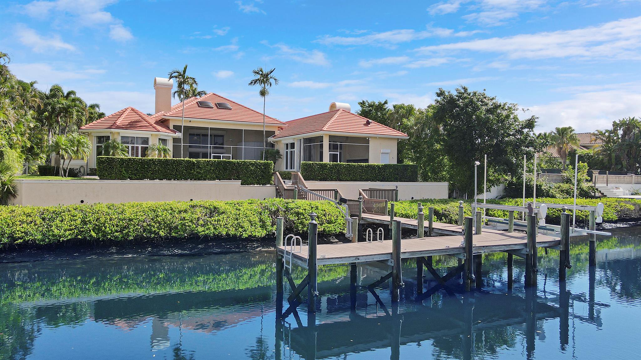 ADMIRALS COVE PAR E - Residential