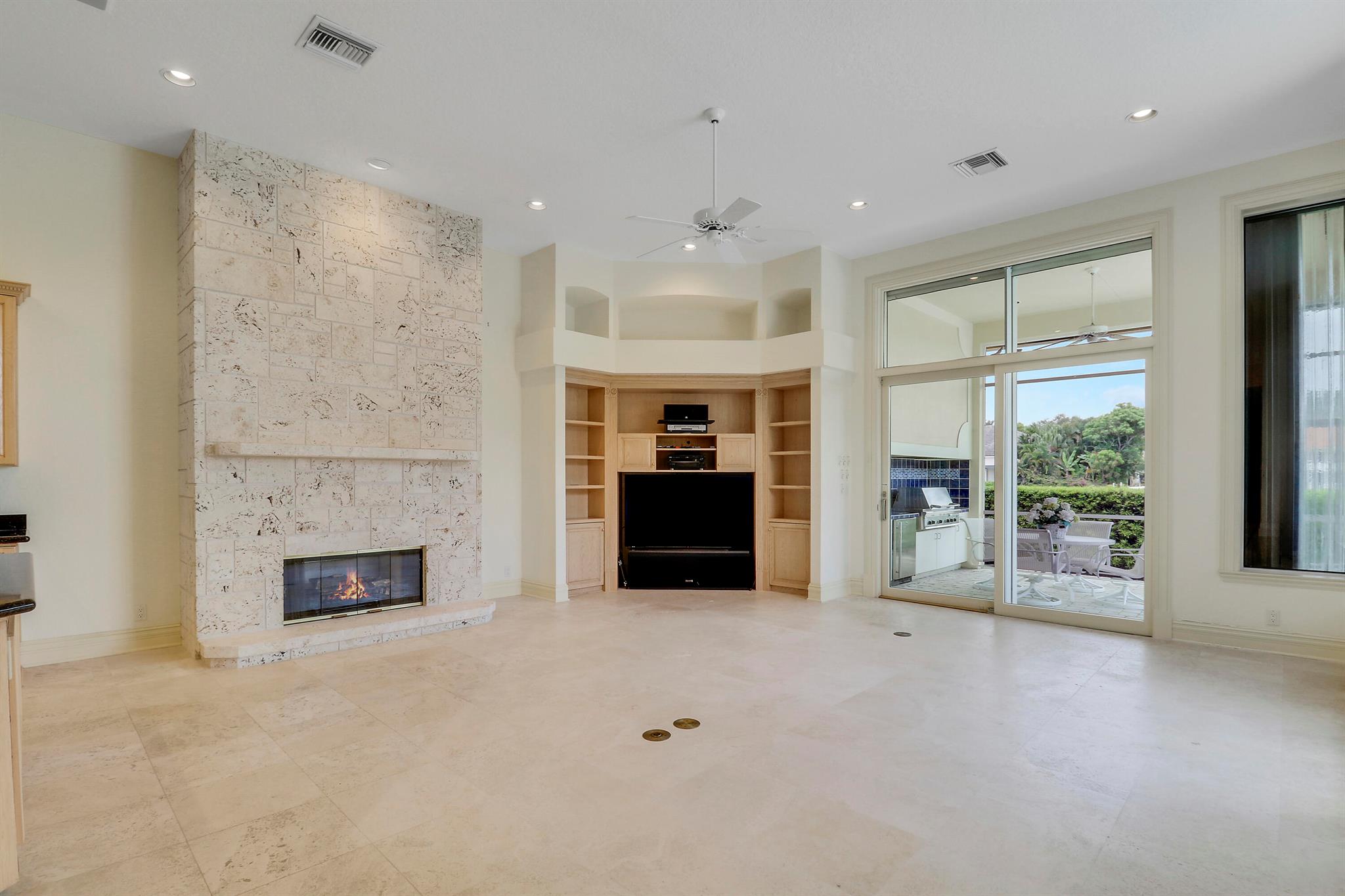 ADMIRALS COVE PAR E - Residential