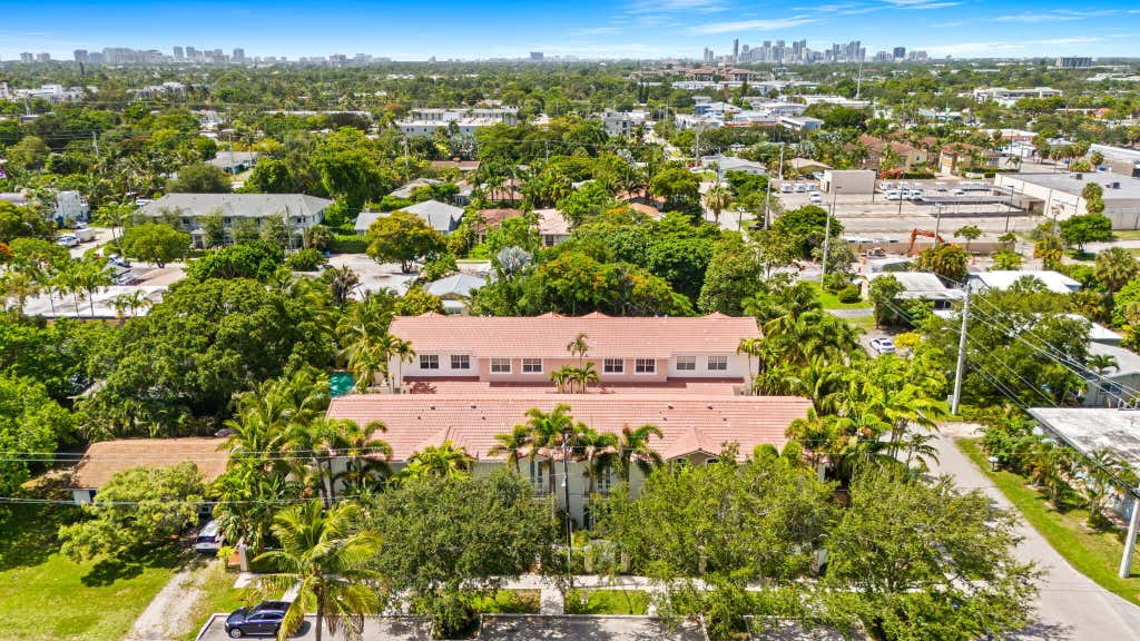 Photo of 3446 NE 13th Avenue, Oakland Park, FL 33334 (MLS # B26054195)