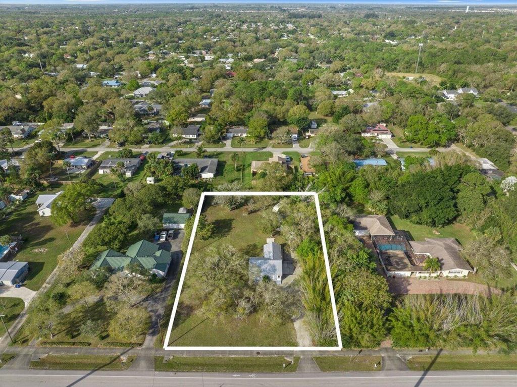 Photo of 925 27th Avenue, Vero Beach, FL 32960 (MLS # R11161030)