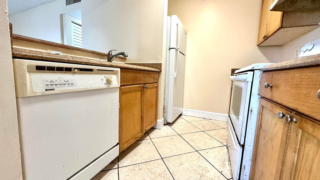 Photo of 515 Meadows Circle, Boynton Beach, FL 33436 (MLS # R11035877)