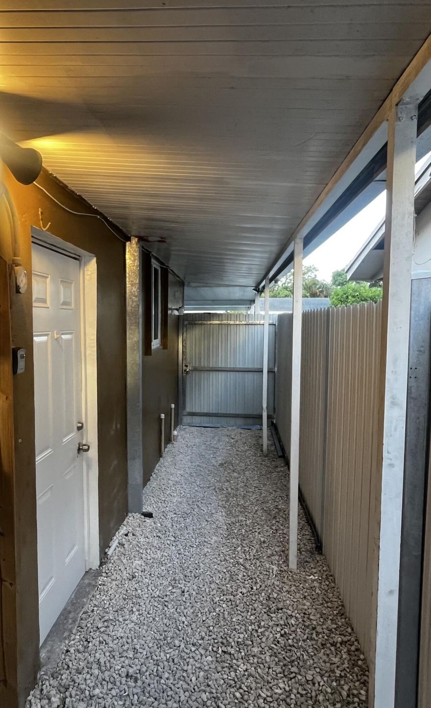 Cozy, nice effeciency, centrally located in Miramar.  Private entrance.  Electric and water included.  Must provide a general application, proof of income, and ID to view. If interested in applying to lease, Background, eviction and credit checks will be required and will be reviewed to determine appproval.  Schedule your showing today.