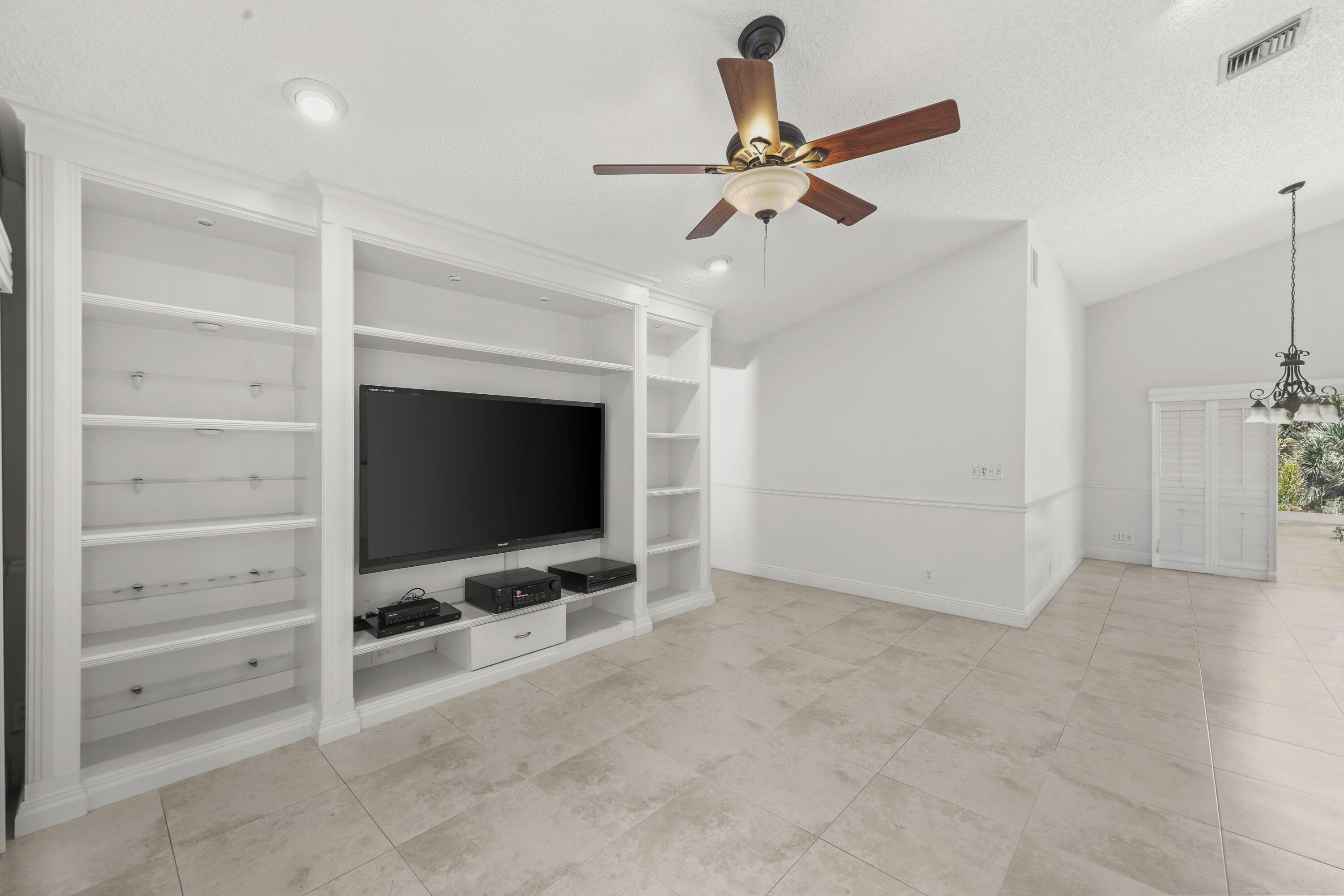 VERONA WOODS - Residential