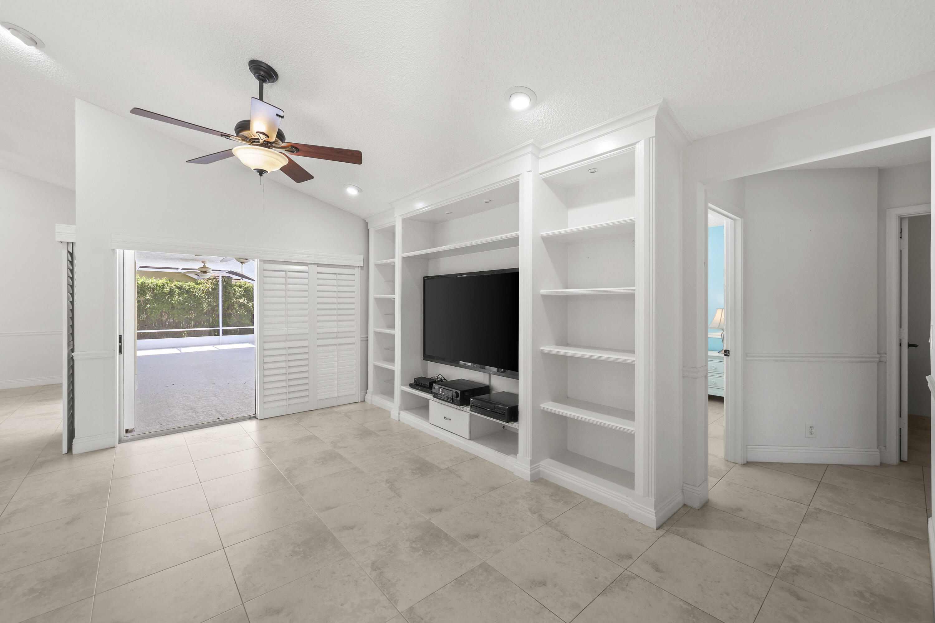 VERONA WOODS - Residential