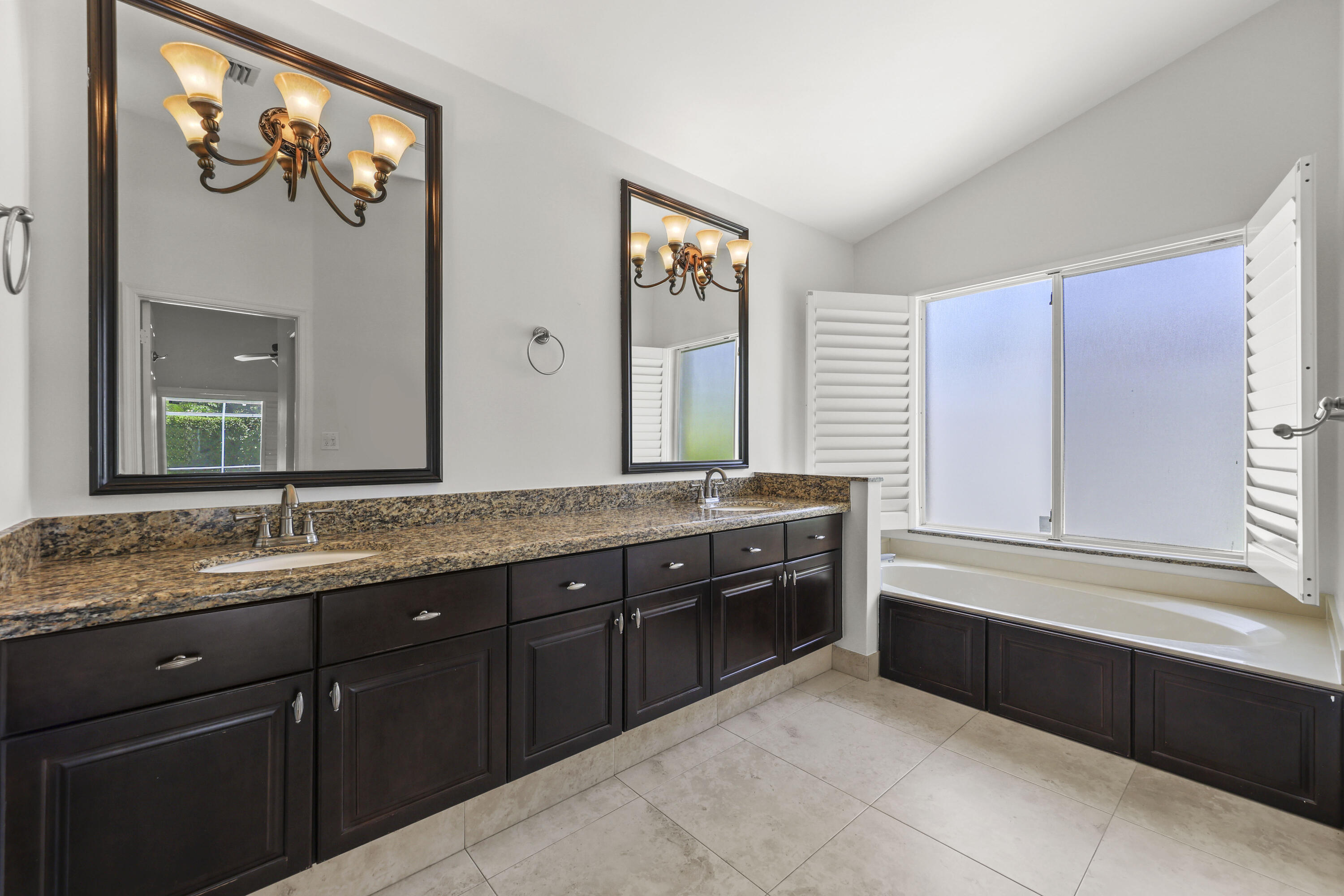 VERONA WOODS - Residential