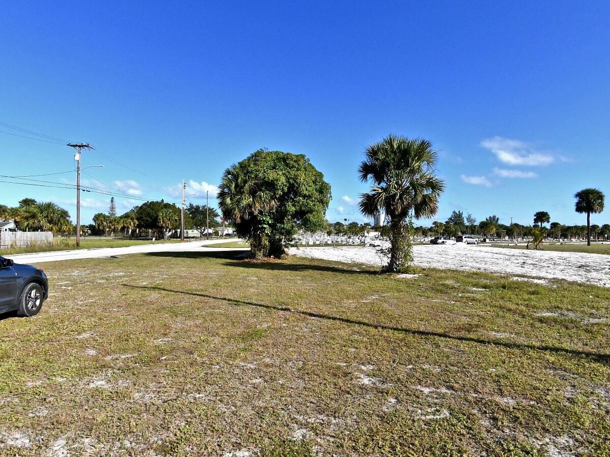 cleared buildable lot, zoned residential. come and build your dream home, city water and sewer available.
