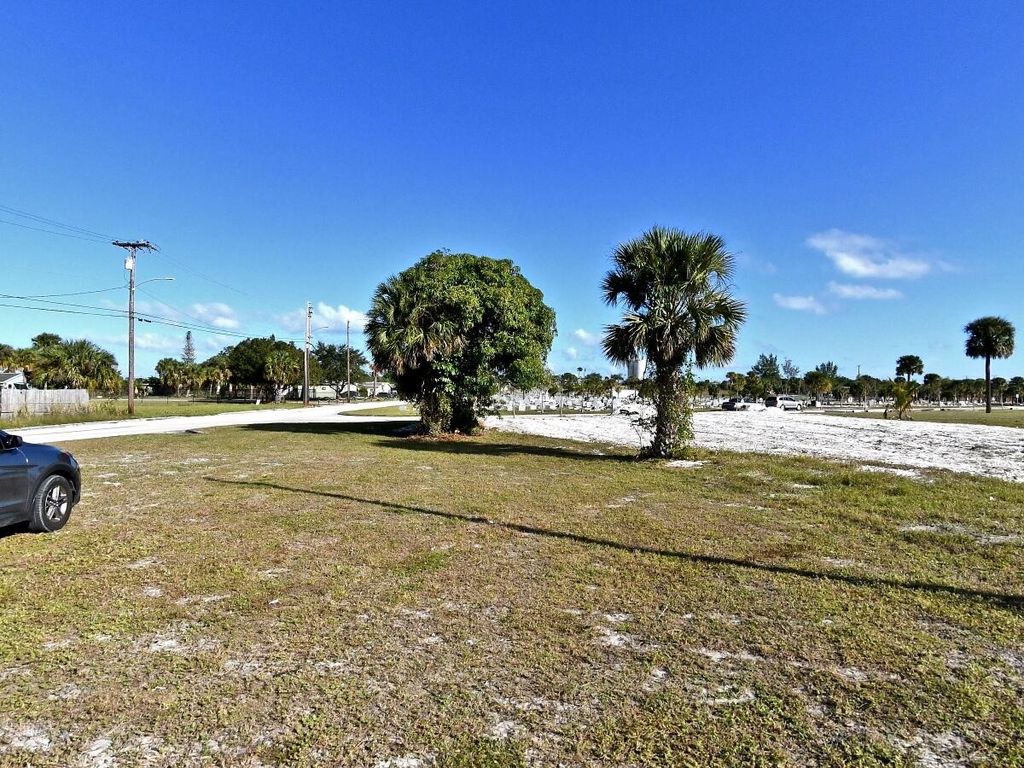 Photo of Tbd N 11th, Fort Pierce, FL 34950 (MLS # R11028019)