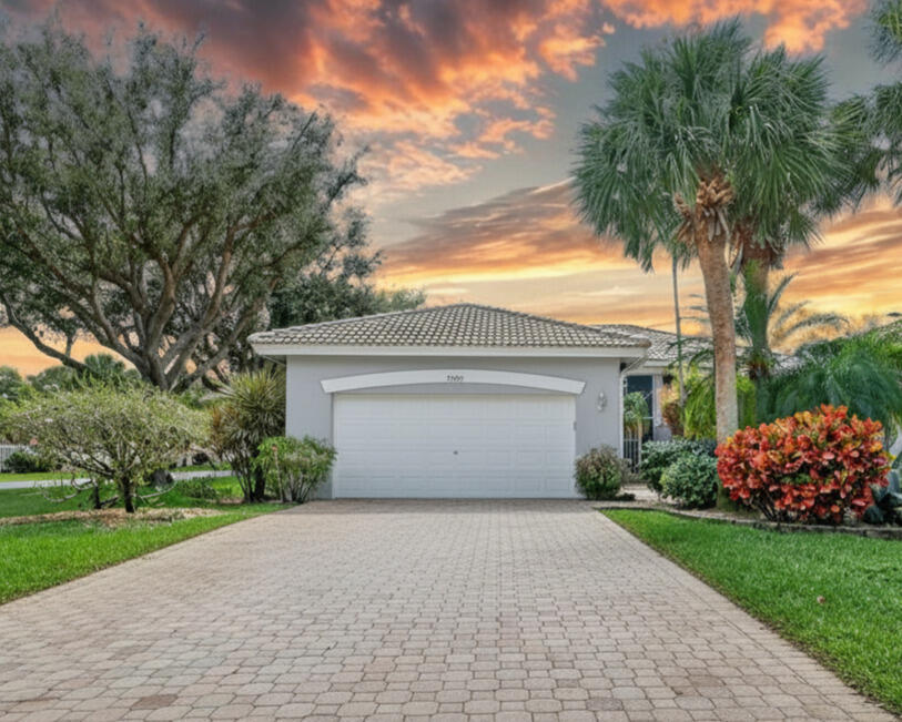 Photo of 9848 Crescent View Drive S, Boynton Beach, FL 33437 (MLS # R11168285)