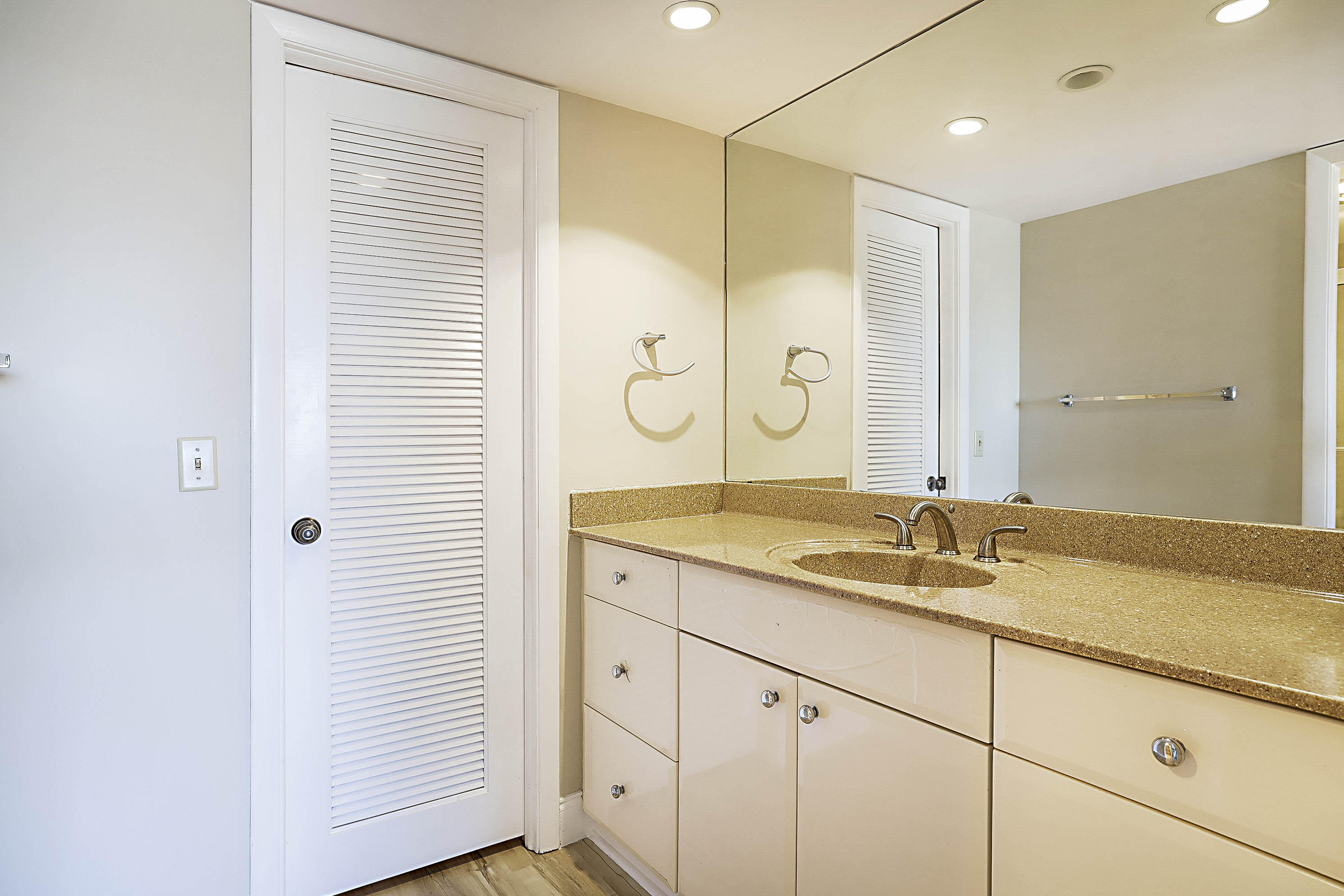 Marina Bay Condo - Residential