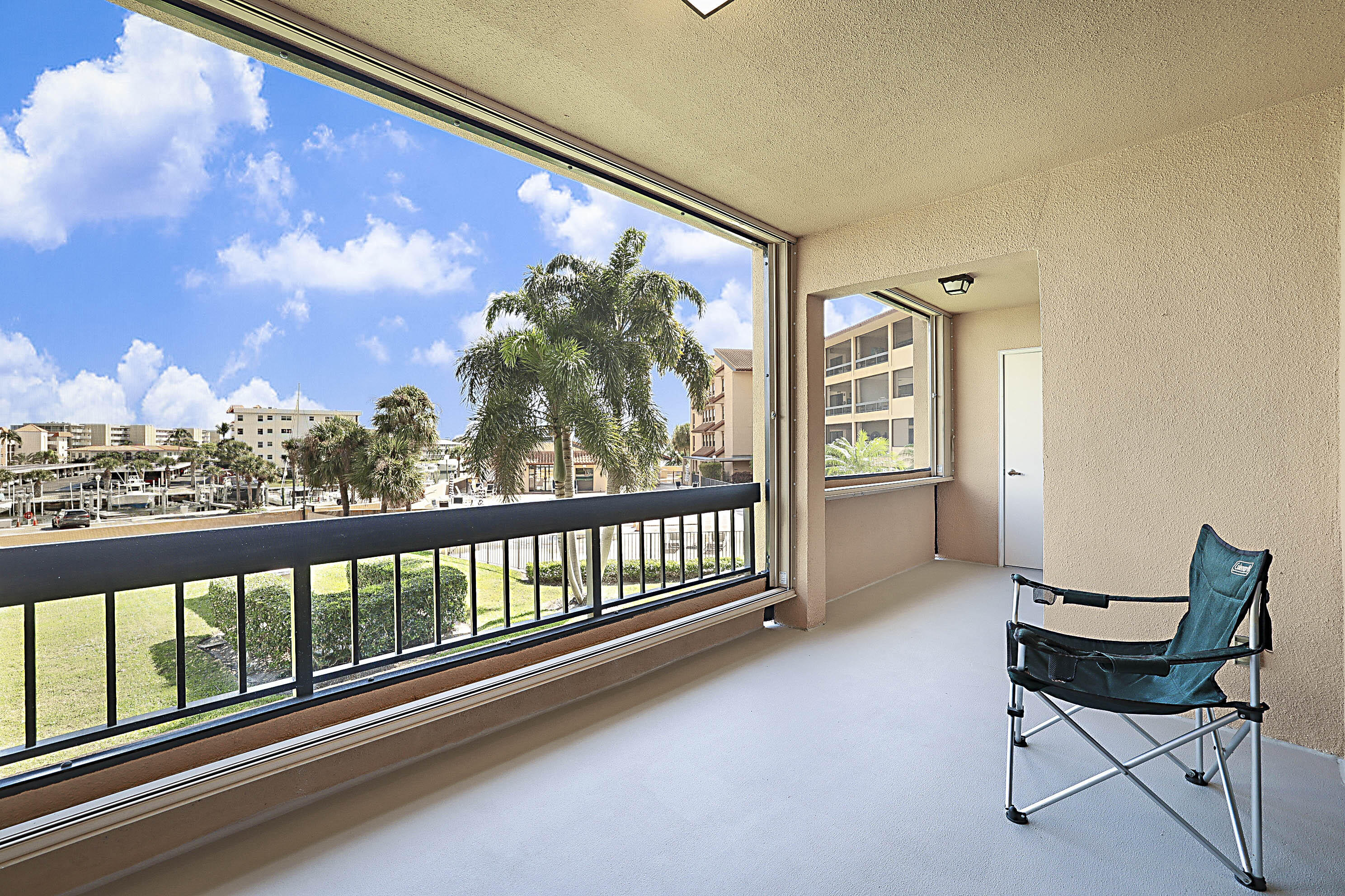 Marina Bay Condo - Residential