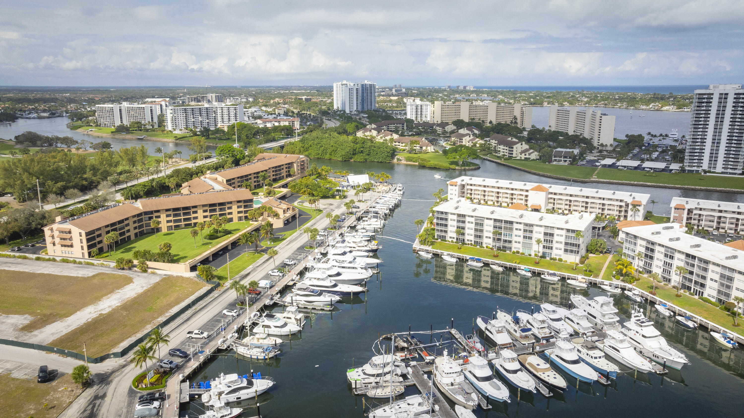 Marina Bay Condo - Residential