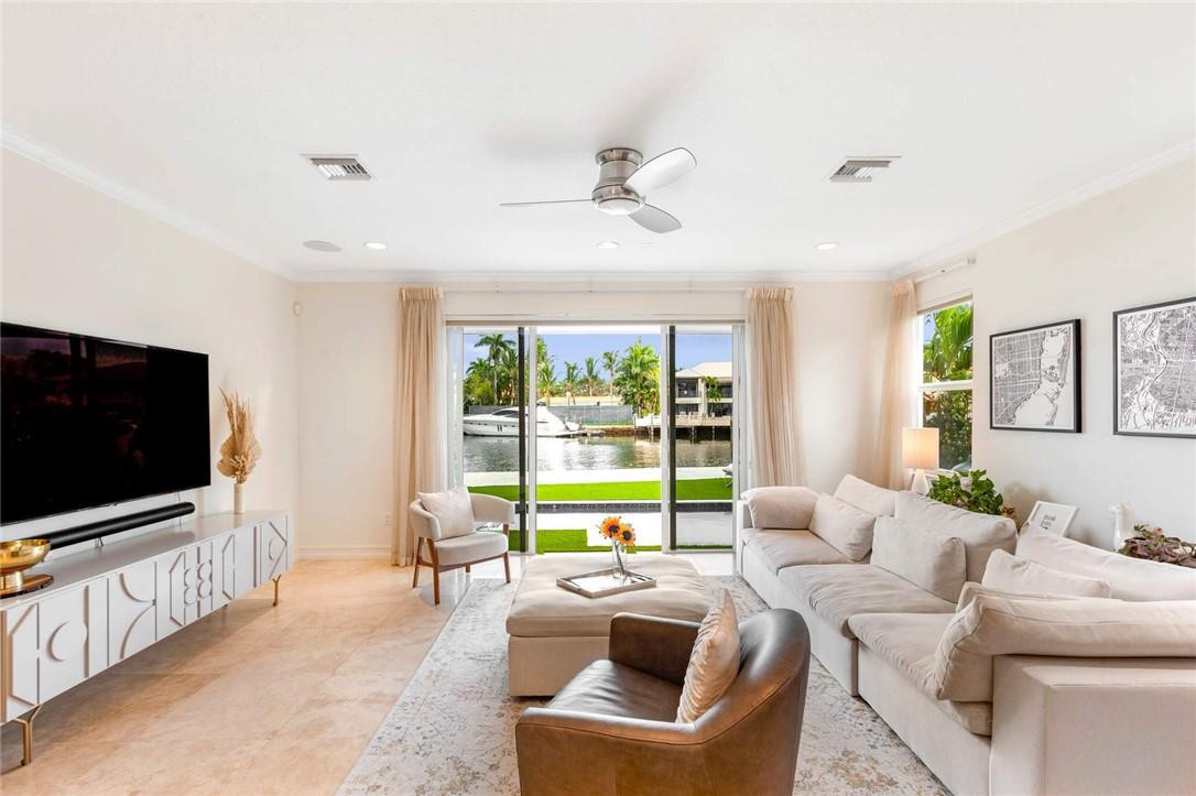 DOCKSIDE AT GRANDEUR - Residential