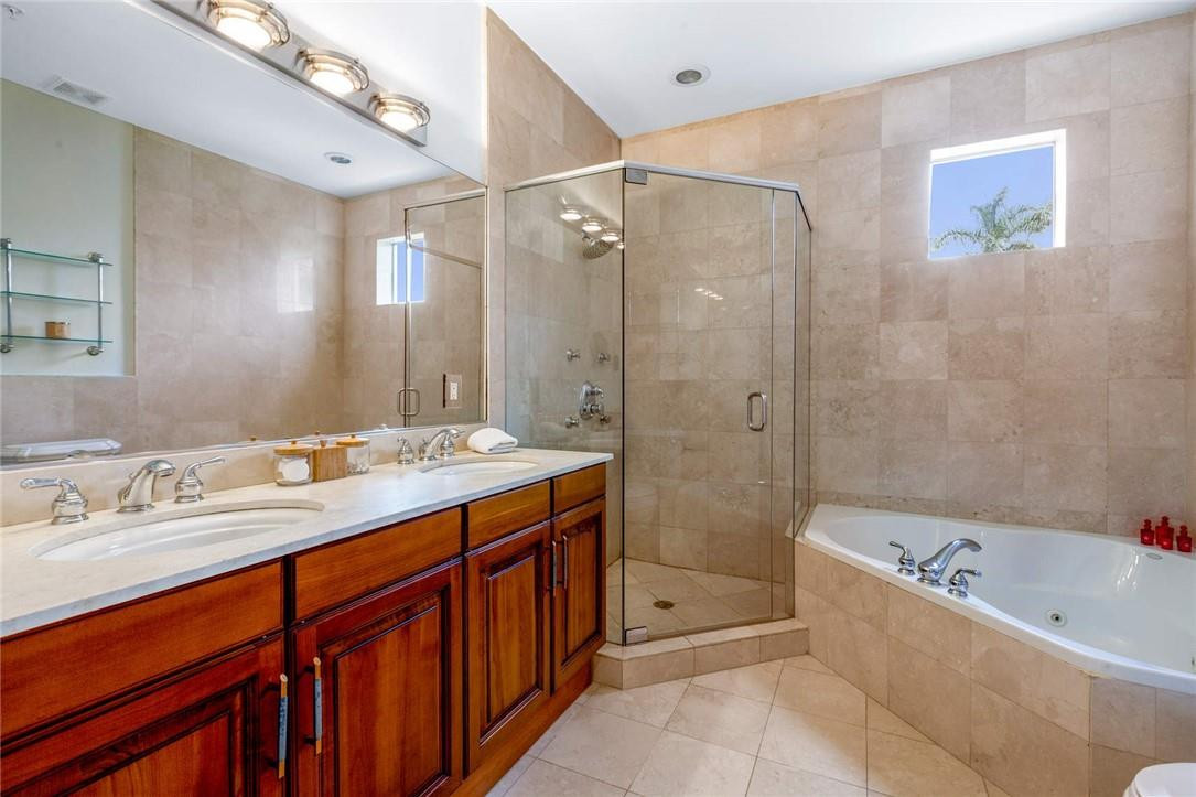 DOCKSIDE AT GRANDEUR - Residential