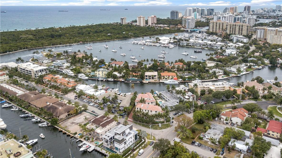 DOCKSIDE AT GRANDEUR - Residential