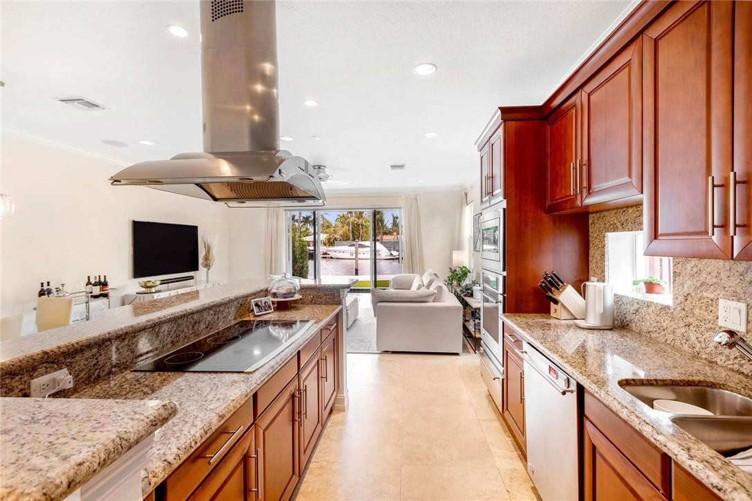 DOCKSIDE AT GRANDEUR - Residential