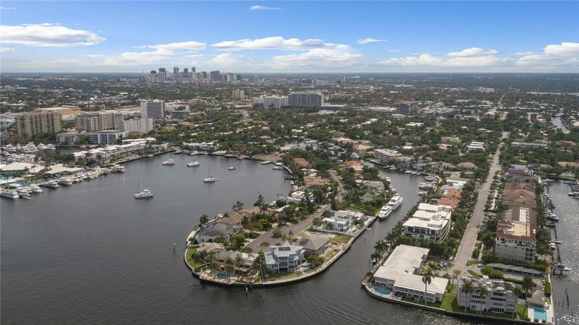 DOCKSIDE AT GRANDEUR - Residential