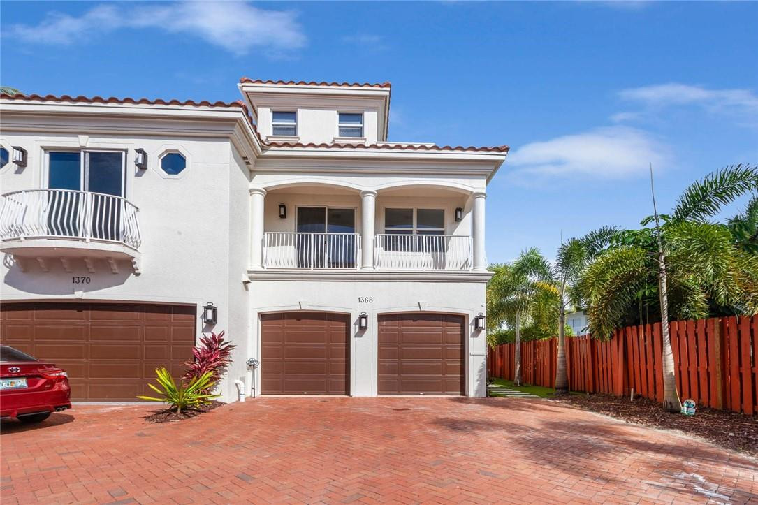 DOCKSIDE AT GRANDEUR - Residential