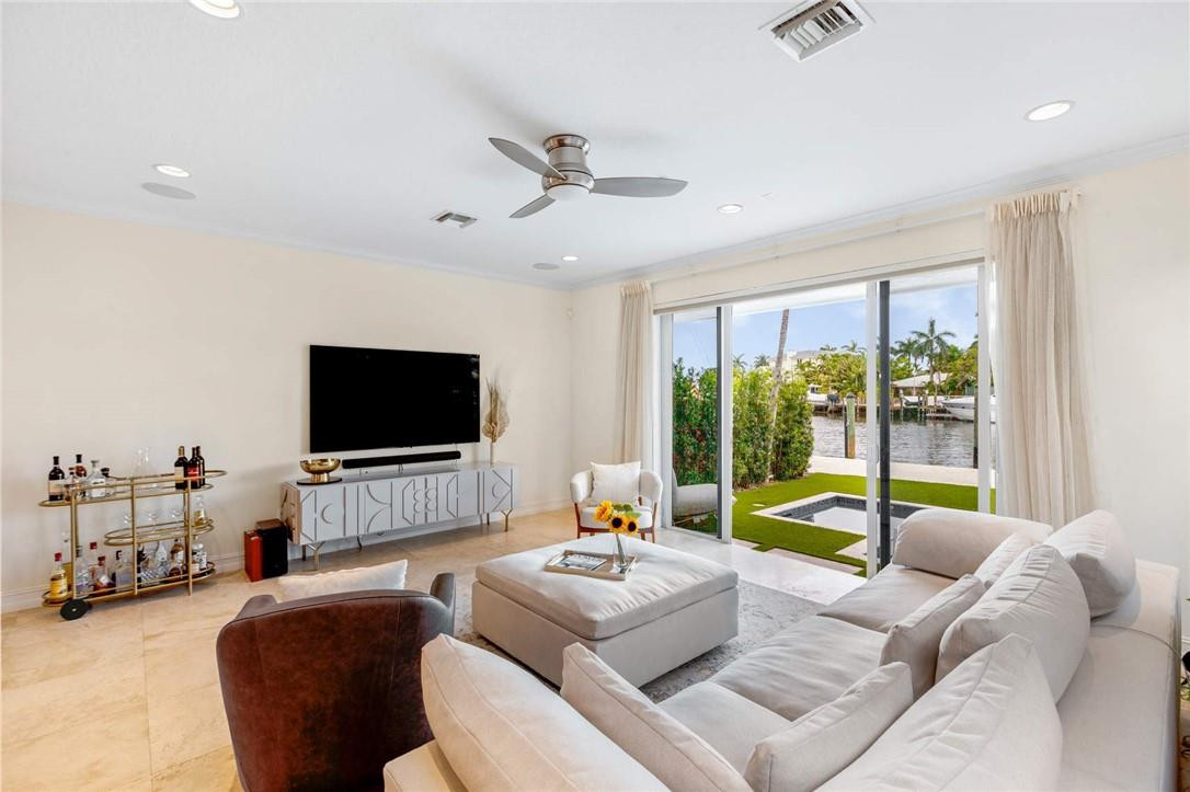 DOCKSIDE AT GRANDEUR - Residential