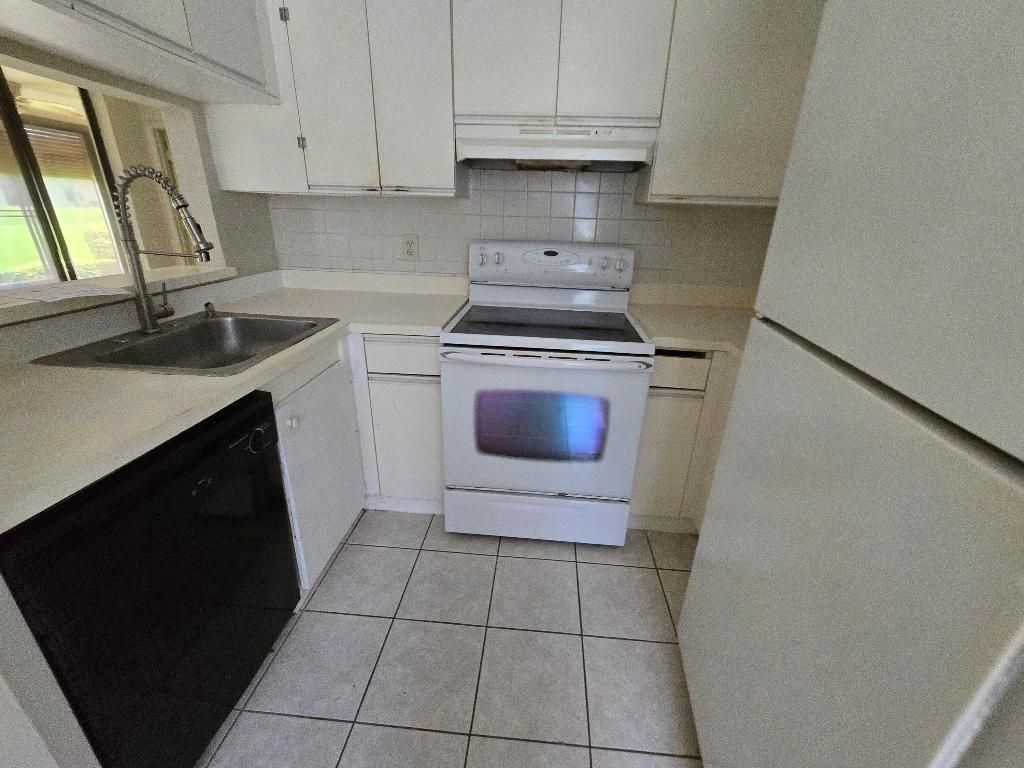 Photo of 5475 Verona Drive #B, Boynton Beach, FL 33437 (MLS # R11110091)