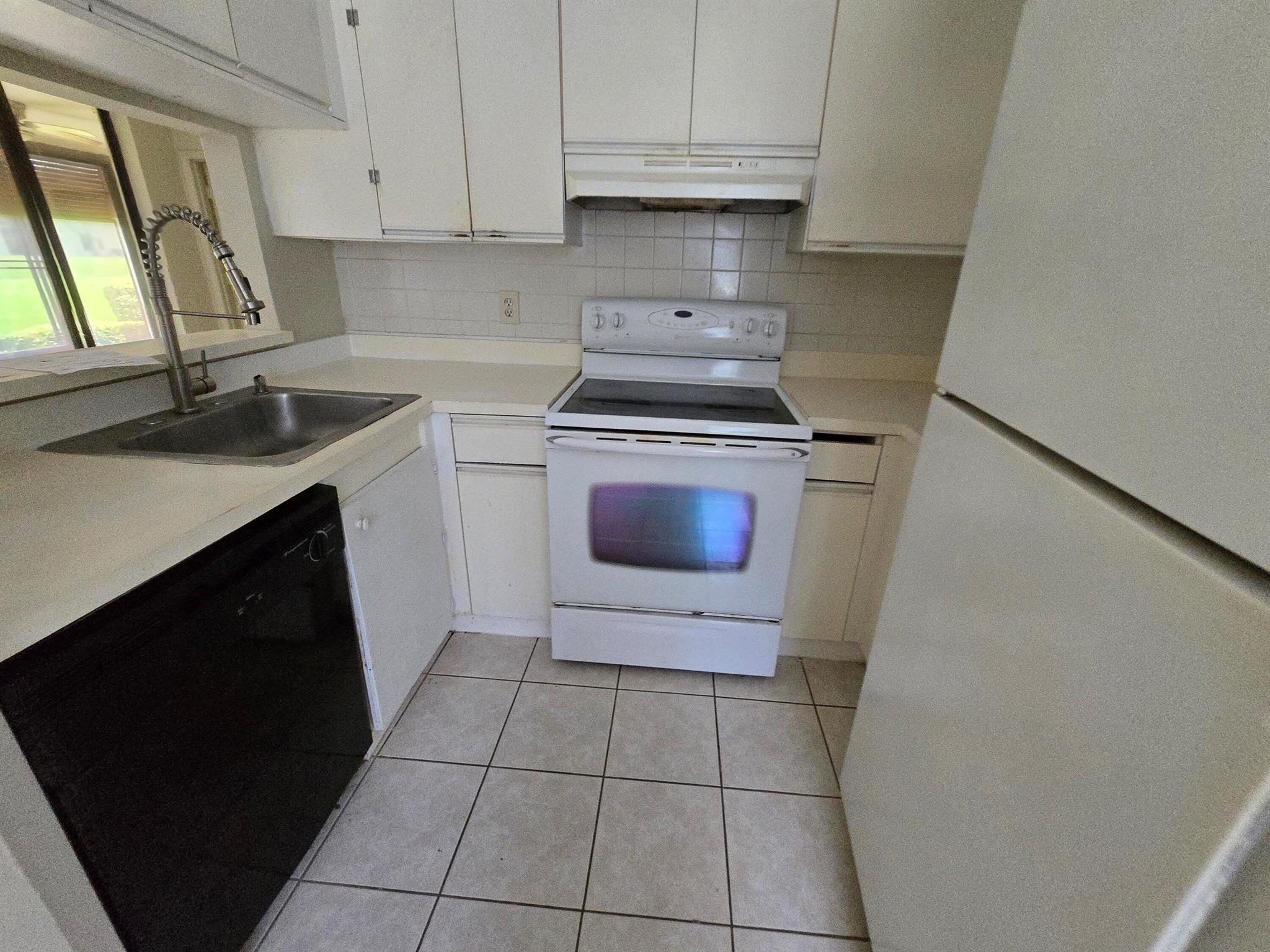 5475 Verona Drive B, Boynton Beach, FL, 33437/$192,000 1 5475 Verona Drive B