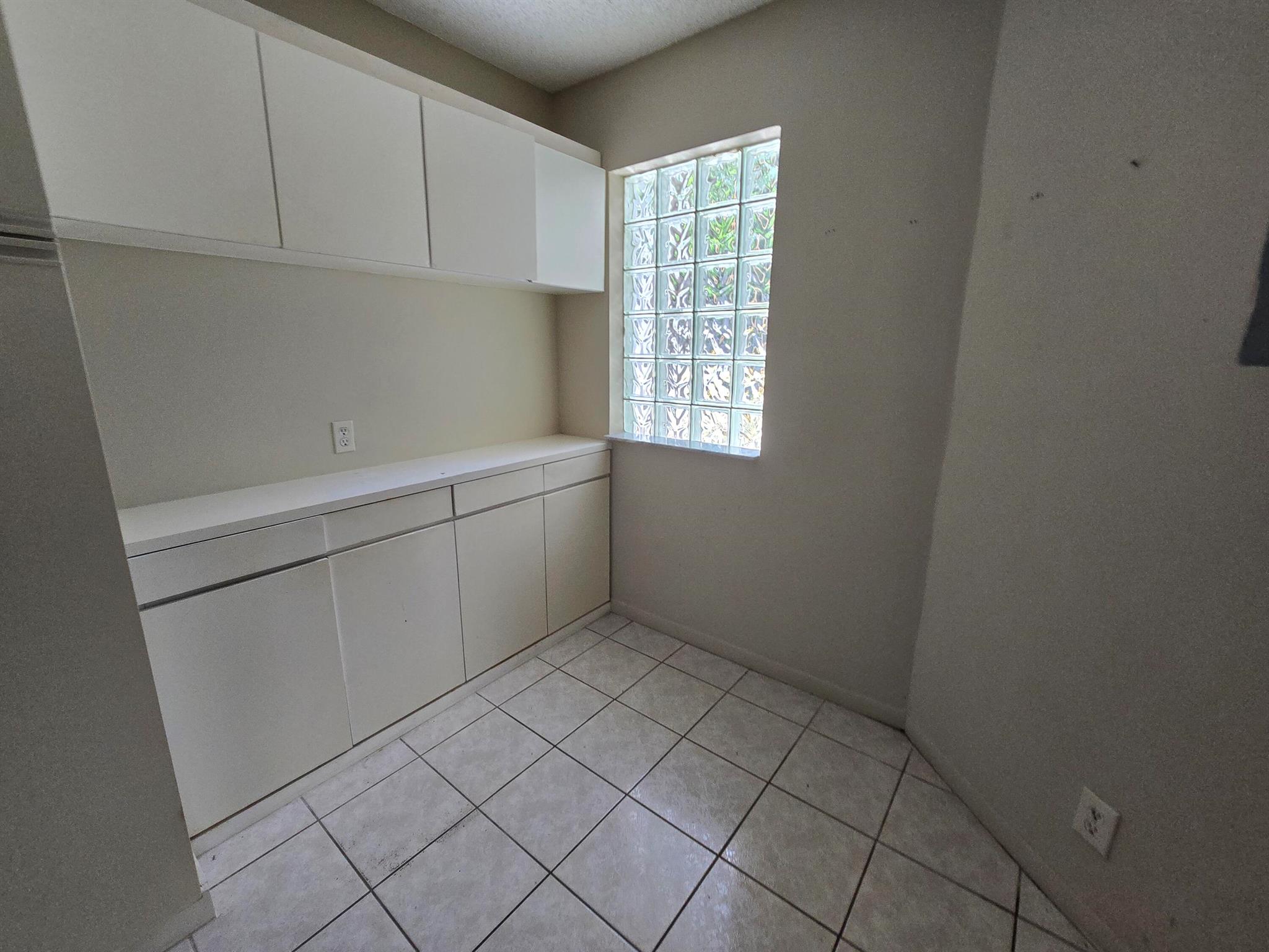 5475 Verona Drive B, Boynton Beach, FL, 33437/$192,000 3 5475 Verona Drive B