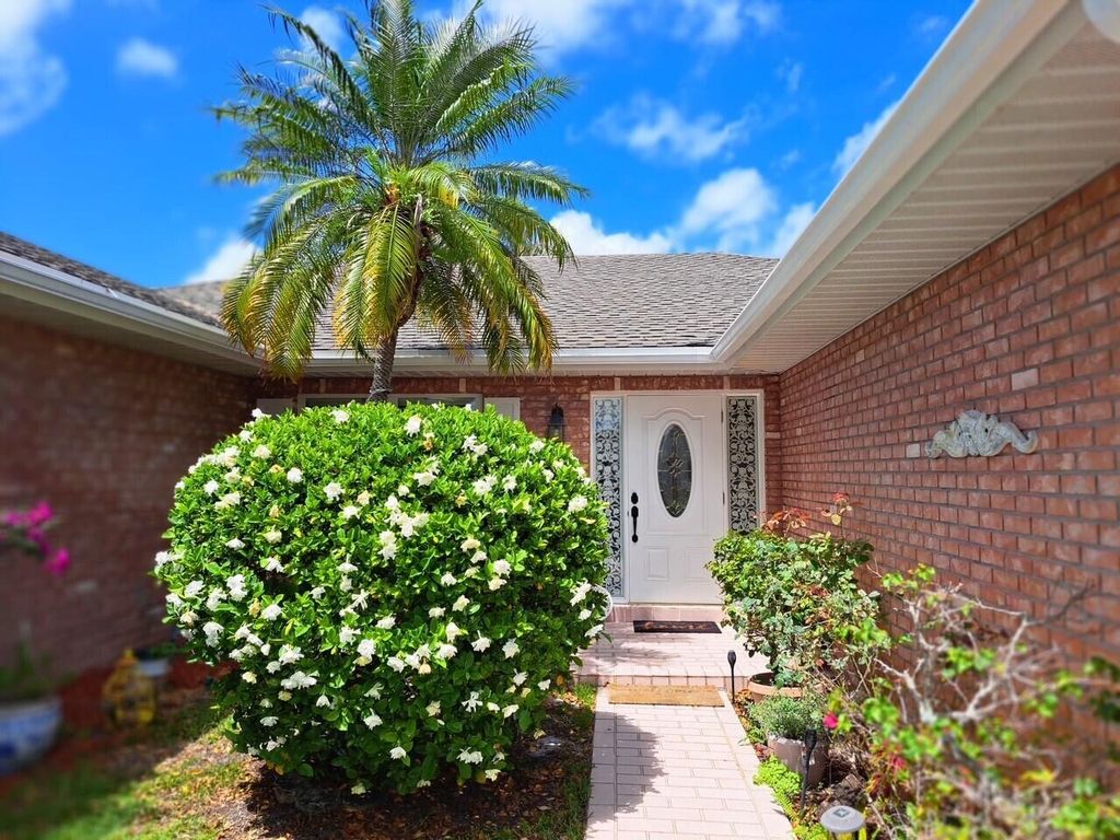 Photo of 10645 Green Trail Drive S, Boynton Beach, FL 33436 (MLS # R11071921)