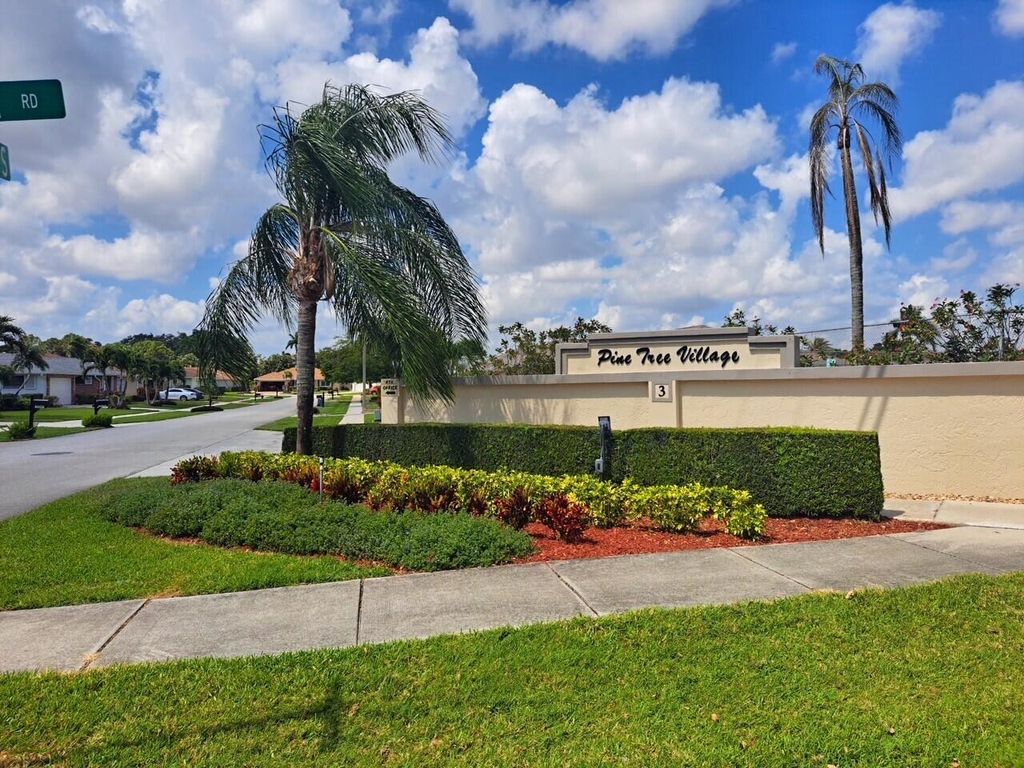 Photo of 10645 Green Trail Drive S, Boynton Beach, FL 33436 (MLS # R11071921)