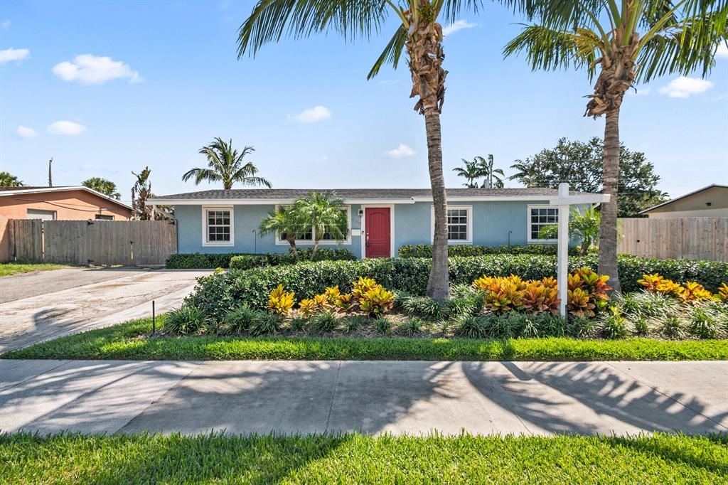 Photo of 948 Lighthouse Drive Dr, North Palm Beach, FL 33408 (MLS # R10812185)