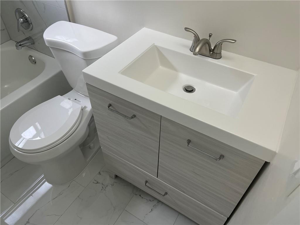 CASTLEWOOD 71-37 B - Residential Income