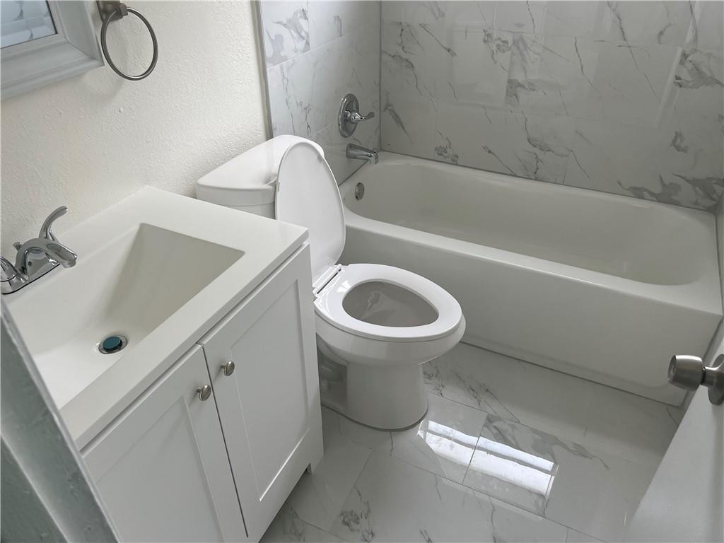 CASTLEWOOD 71-37 B - Residential Income