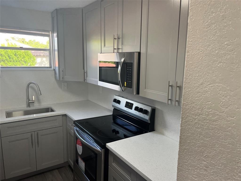 CASTLEWOOD 71-37 B - Residential Income