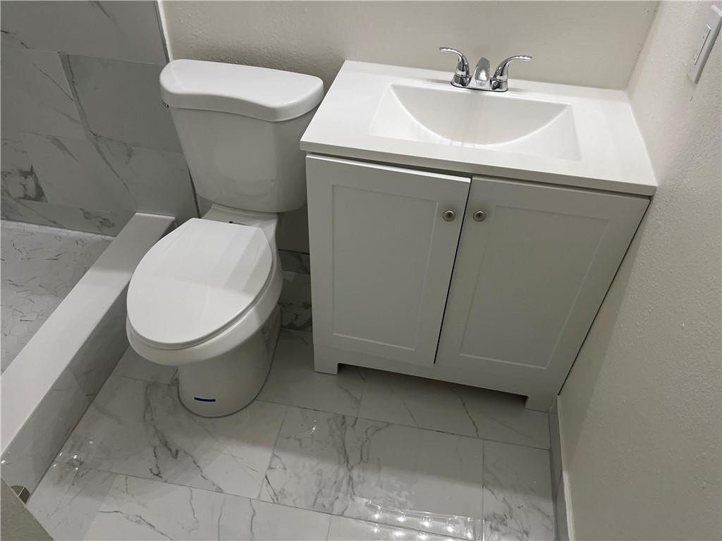 CASTLEWOOD 71-37 B - Residential Income